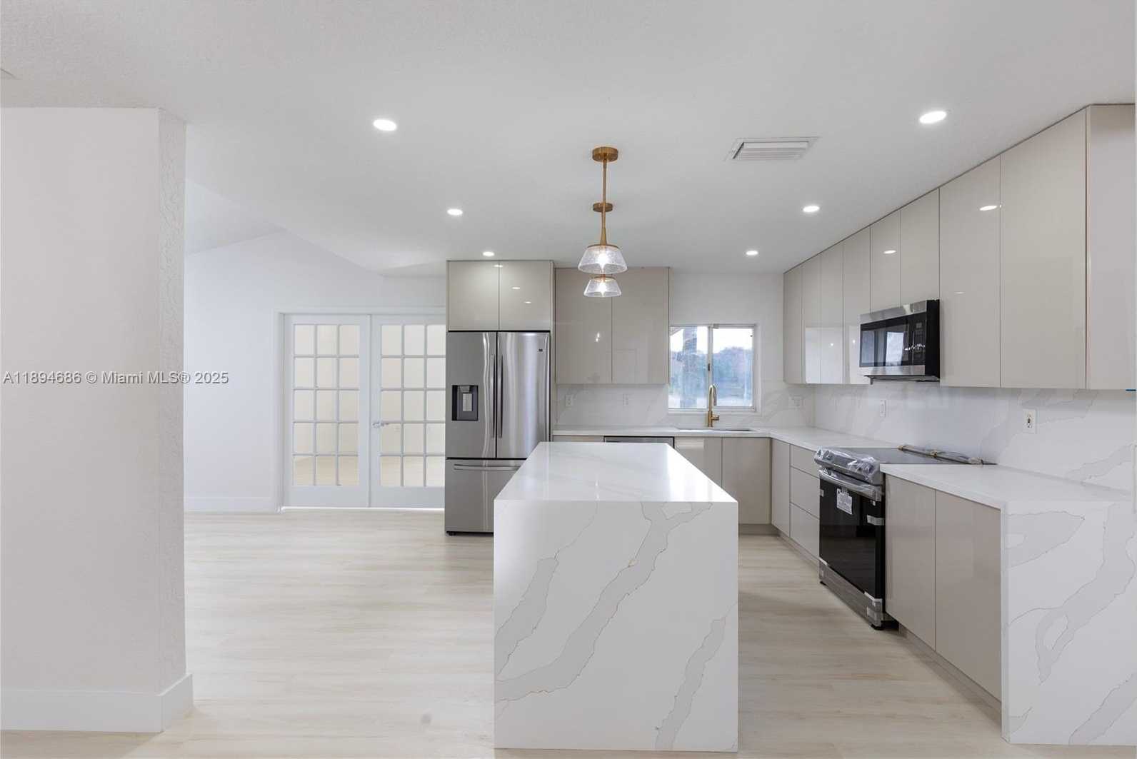 Small Image of 1361 SOUTH WEST 104TH AVE, Pembroke Pines Number 8