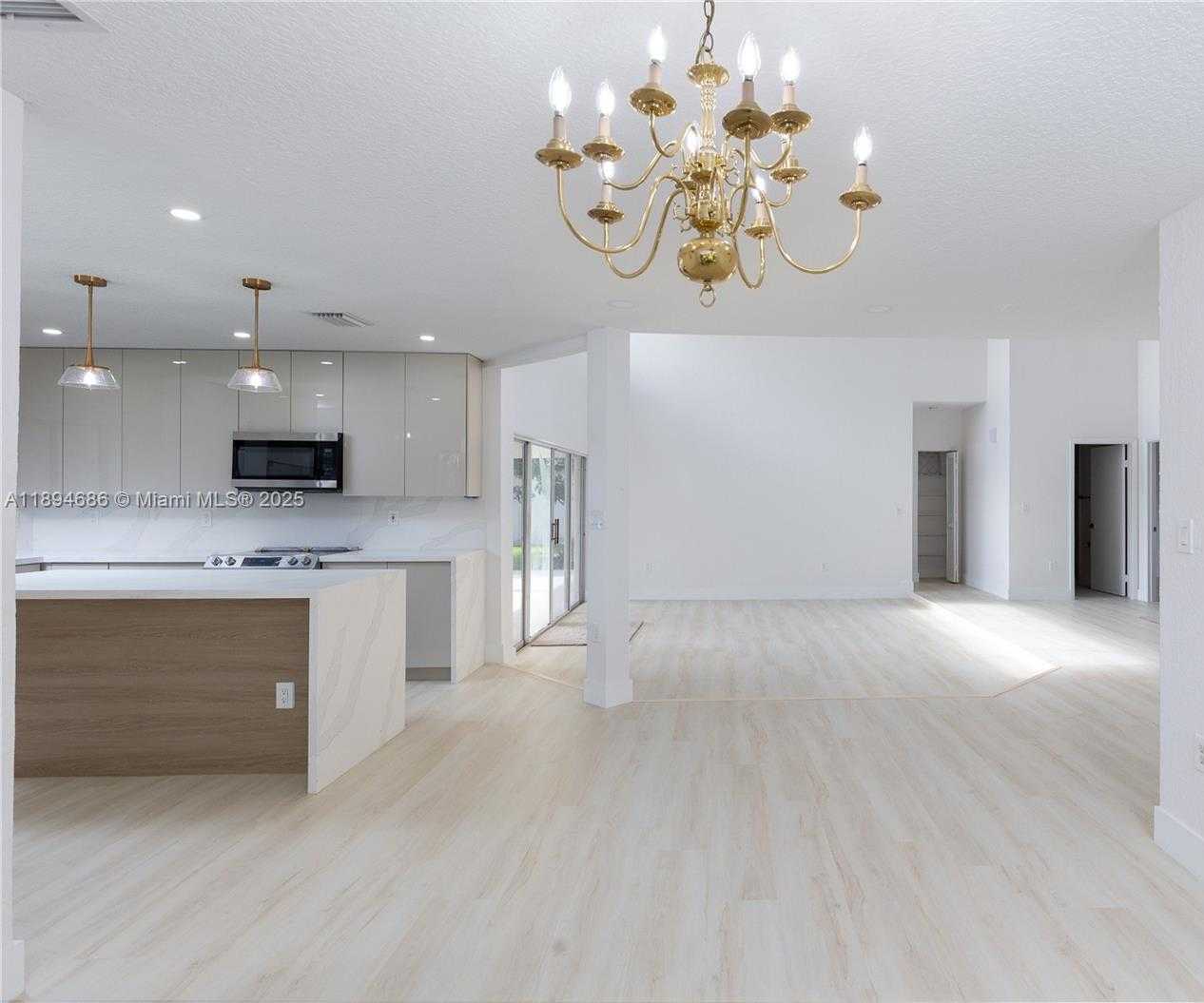 Small Image of 1361 SOUTH WEST 104TH AVE, Pembroke Pines Number 9