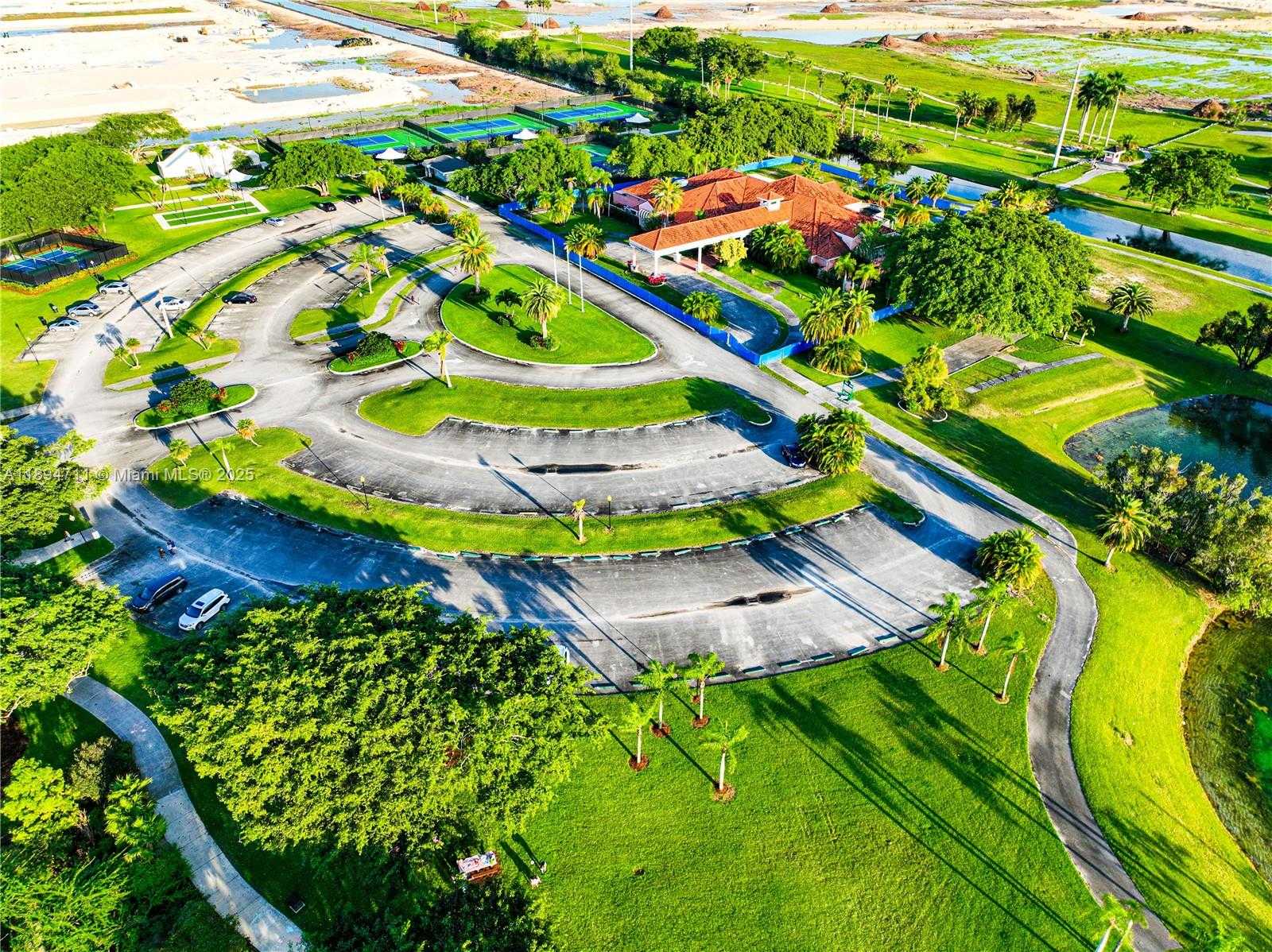 Small Image of 2835 FAIRWAYS DR, Homestead Number 72