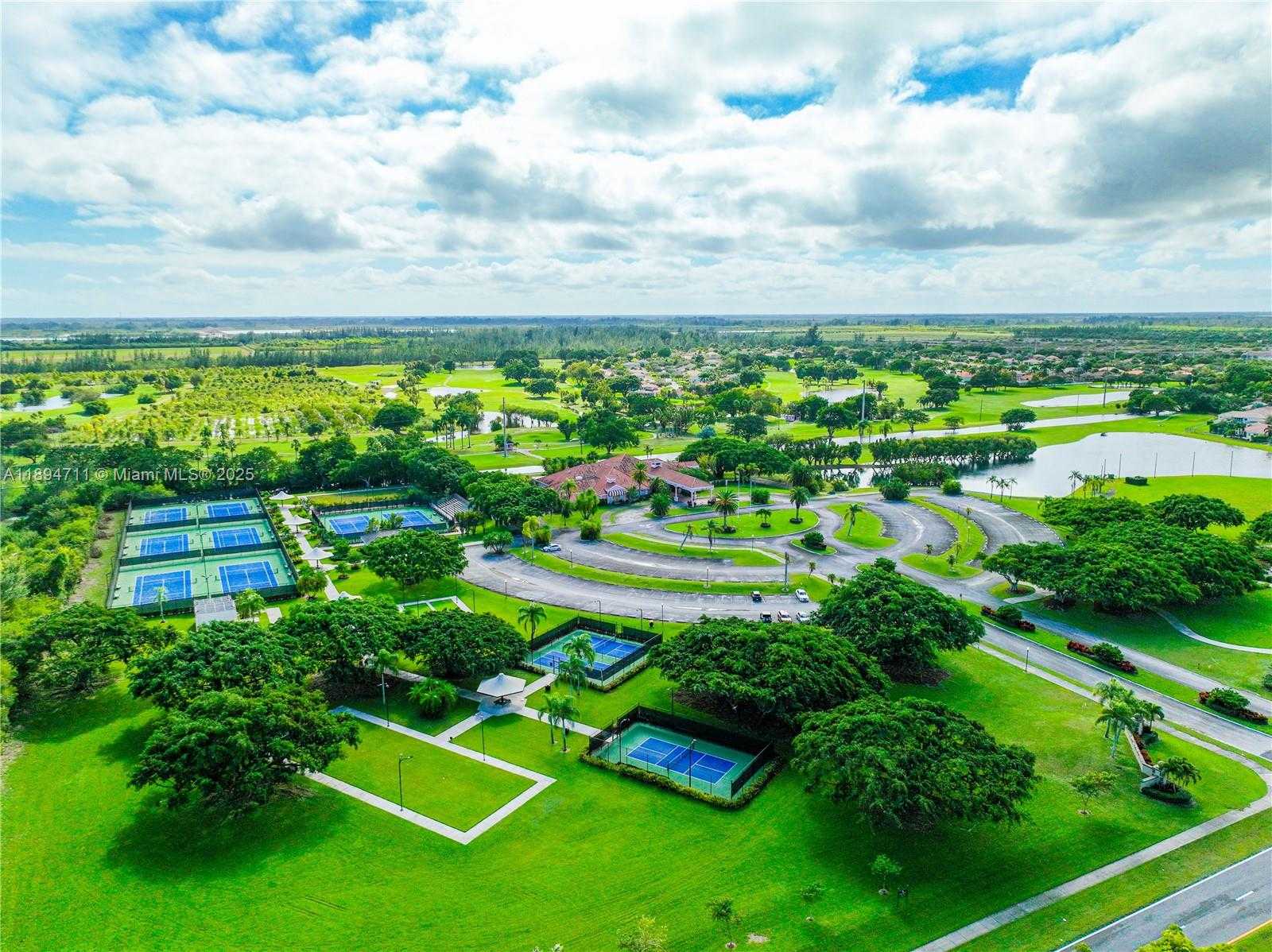 Small Image of 2835 FAIRWAYS DR, Homestead Number 73