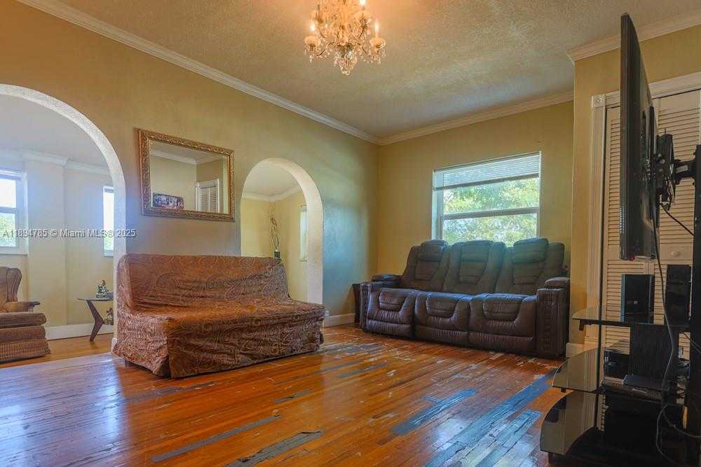 Small Image of 3495 WEST 2ND AVE, Hialeah Number 14