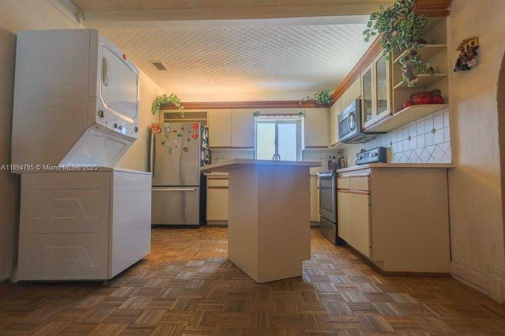 Small Image of 3495 WEST 2ND AVE, Hialeah Number 19