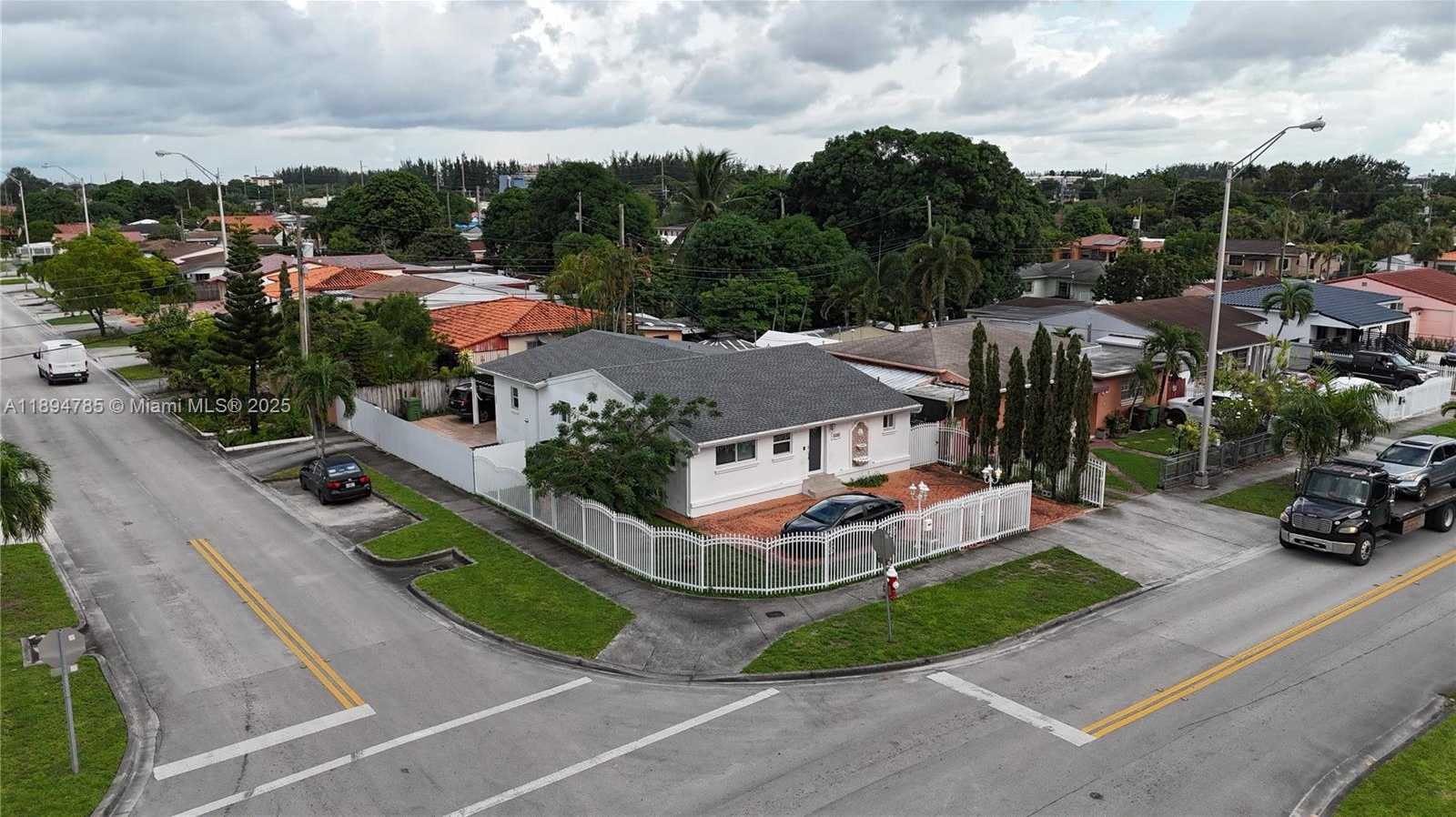 Small Image of 3495 WEST 2ND AVE, Hialeah Number 2