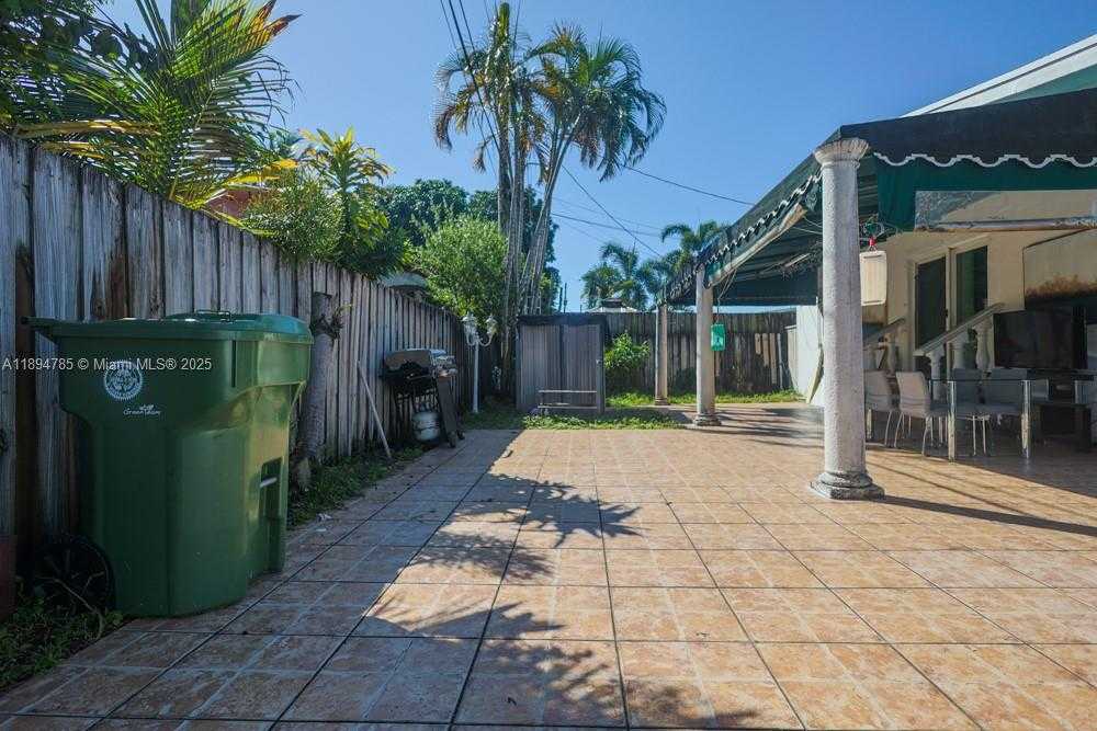 Small Image of 3495 WEST 2ND AVE, Hialeah Number 31