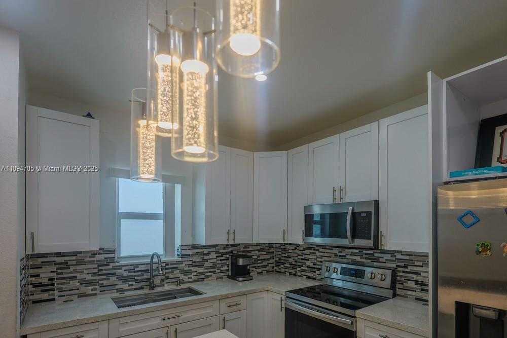 Small Image of 3495 WEST 2ND AVE, Hialeah Number 38