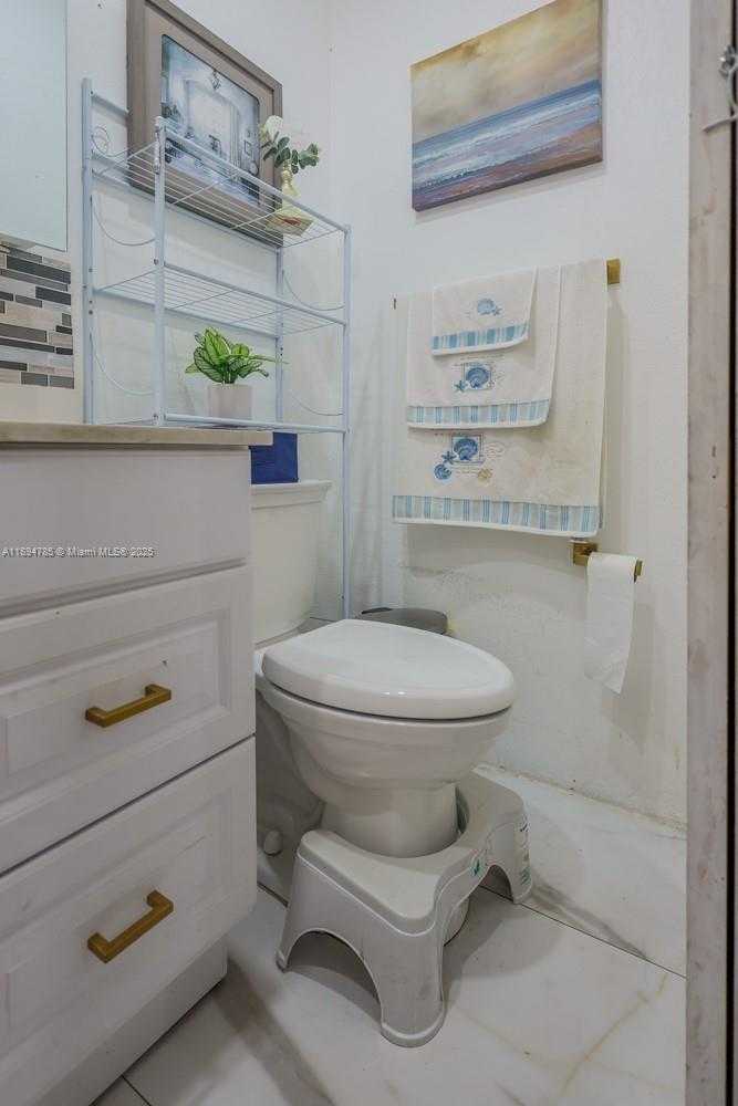 Small Image of 3495 WEST 2ND AVE, Hialeah Number 43