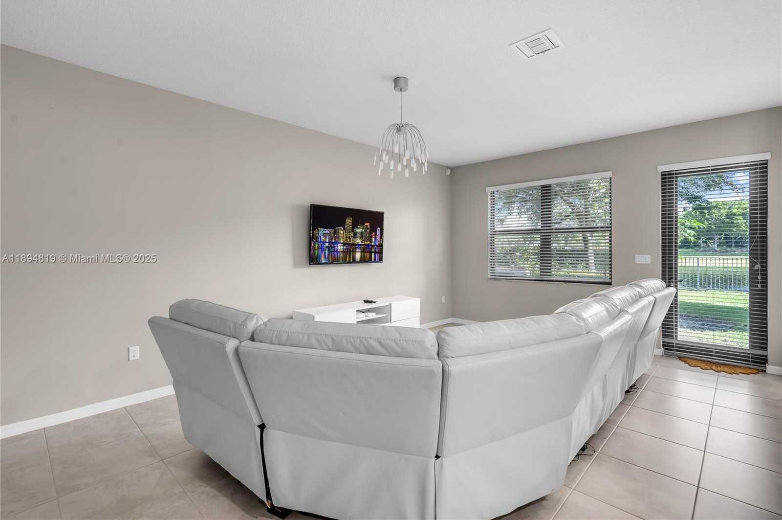 Small Image of Miami Number 12