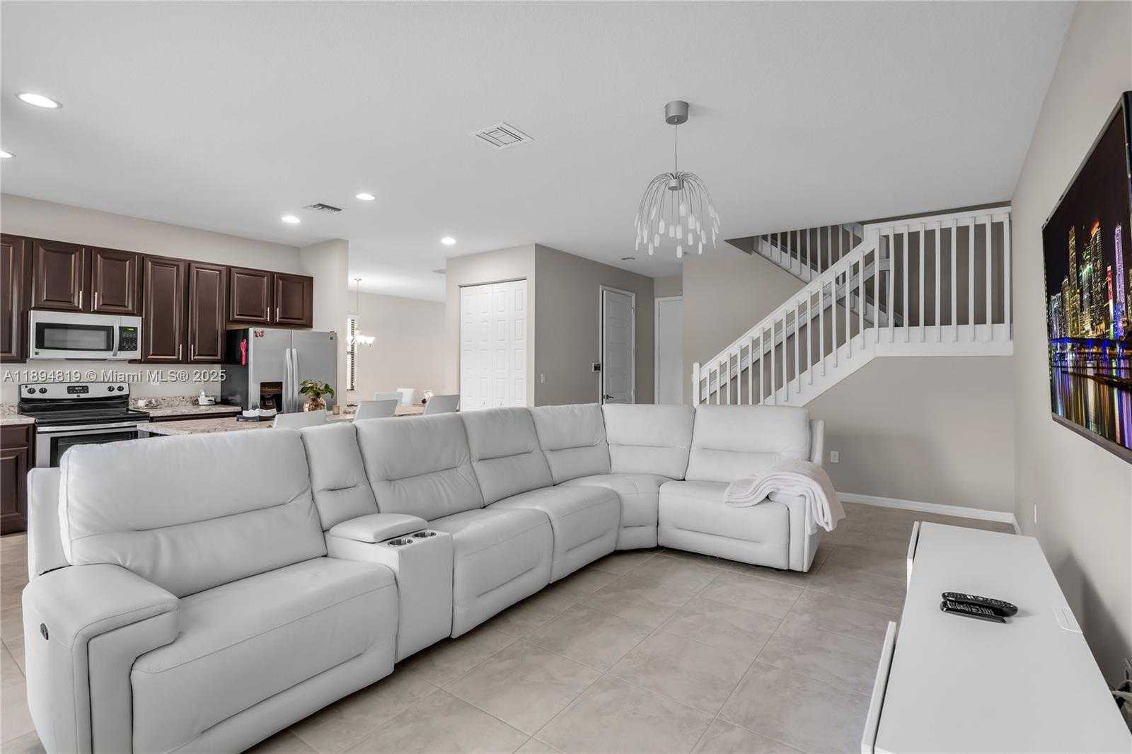 Small Image of Miami Number 13