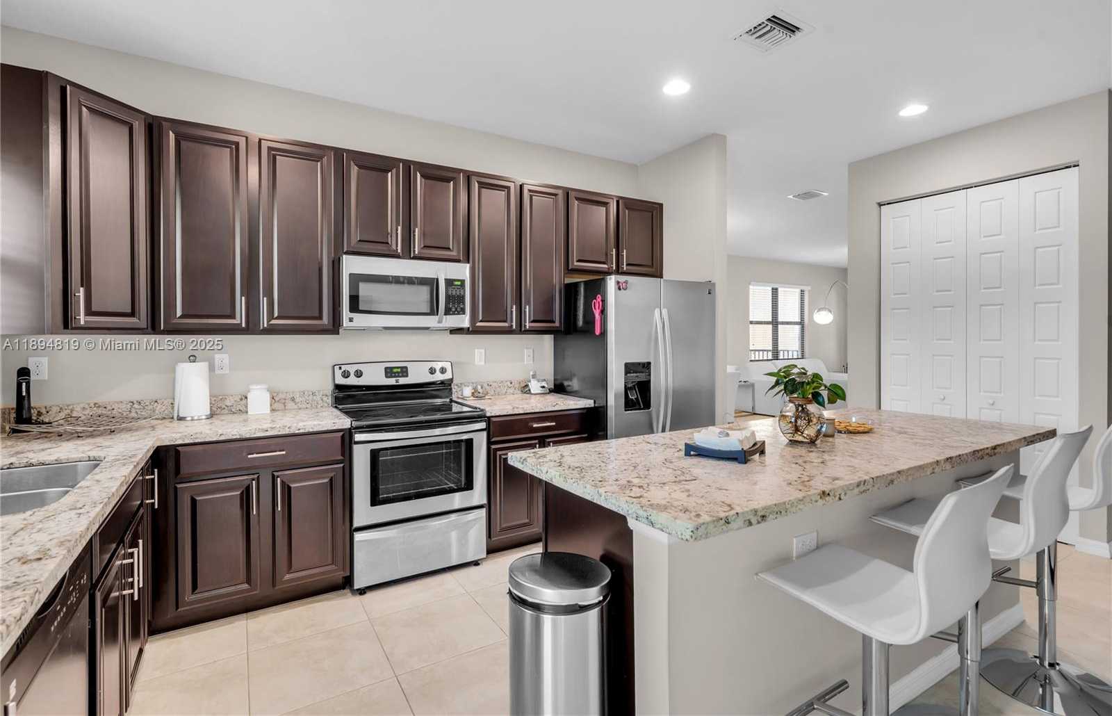 Small Image of Miami Number 15