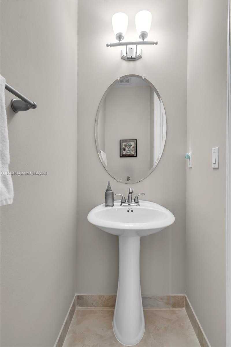 Small Image of Miami Number 16