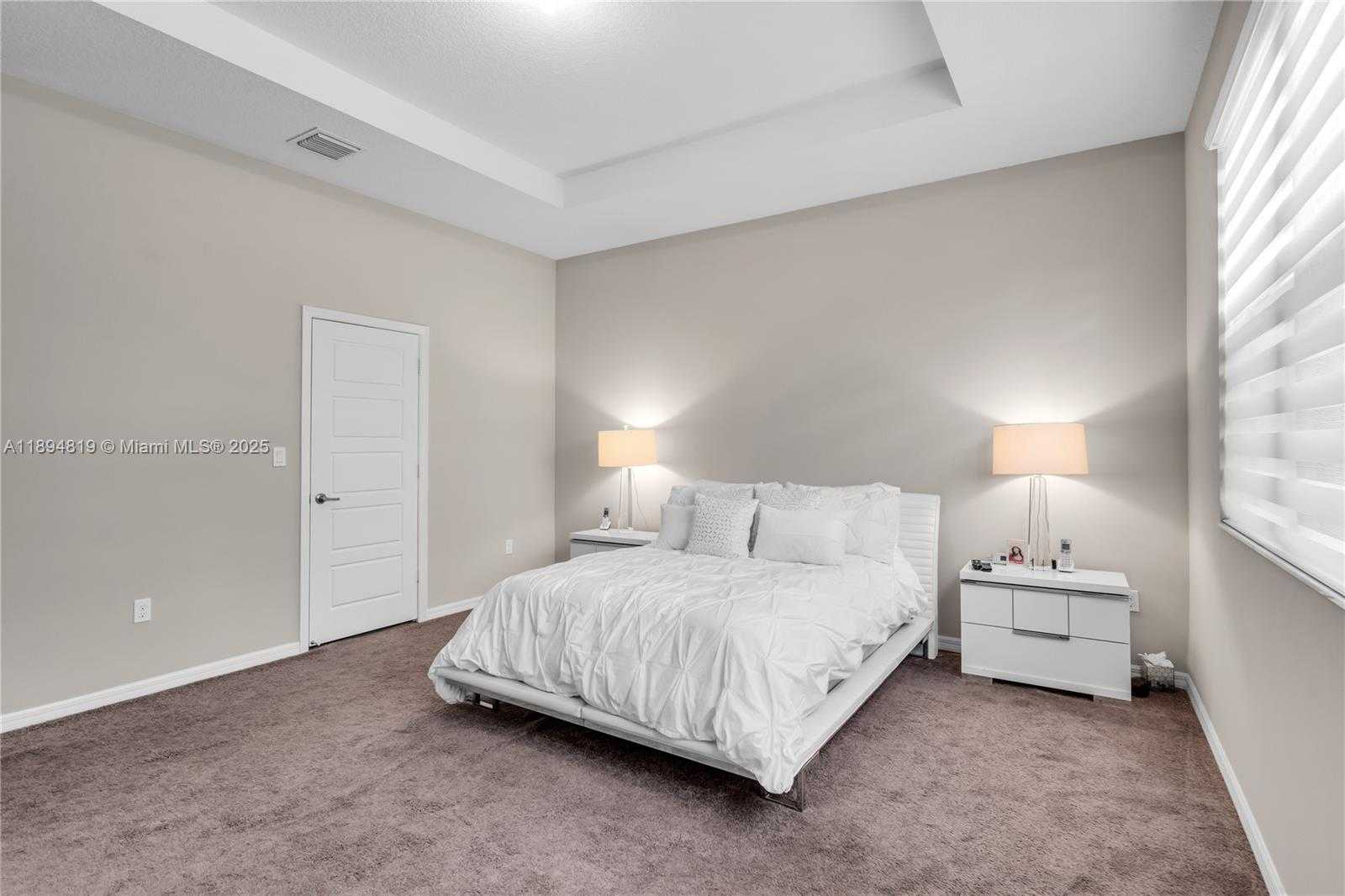 Small Image of Miami Number 19