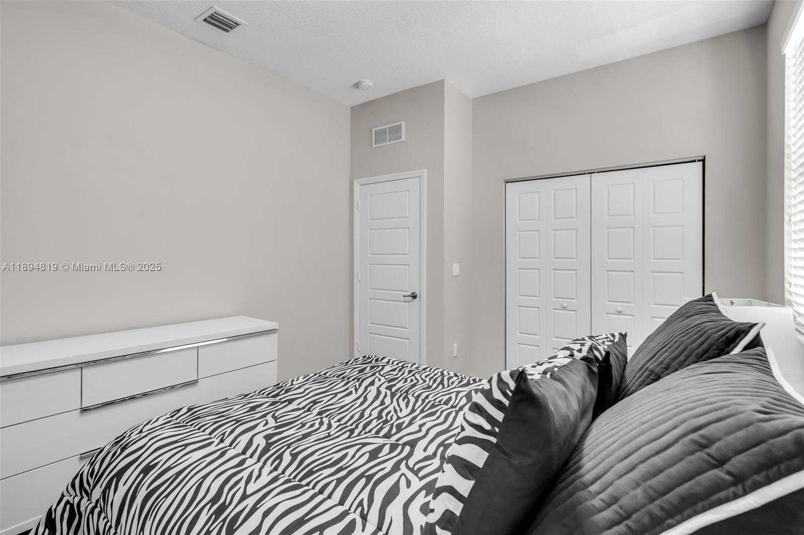 Small Image of Miami Number 24