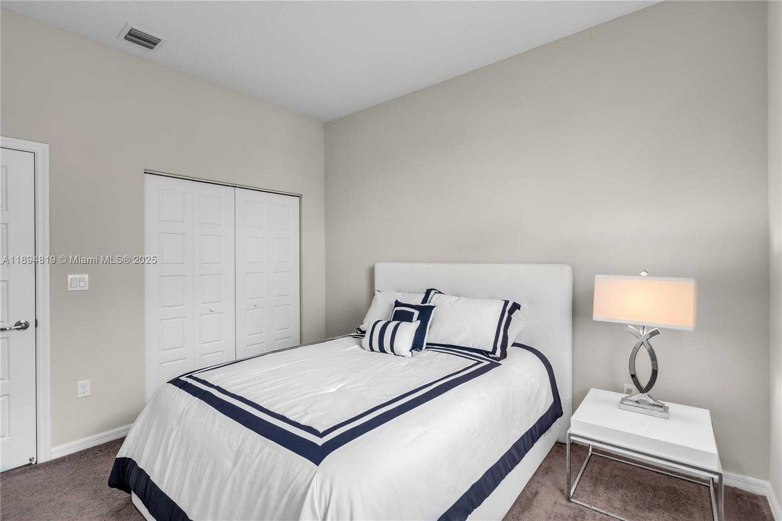 Small Image of Miami Number 28