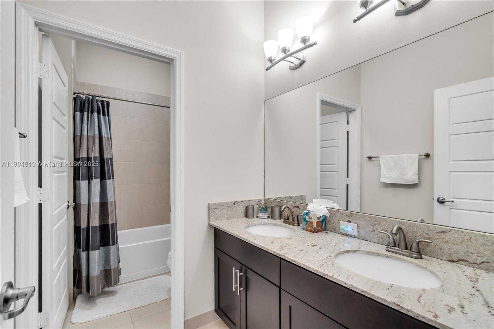 Small Image of Miami Number 31