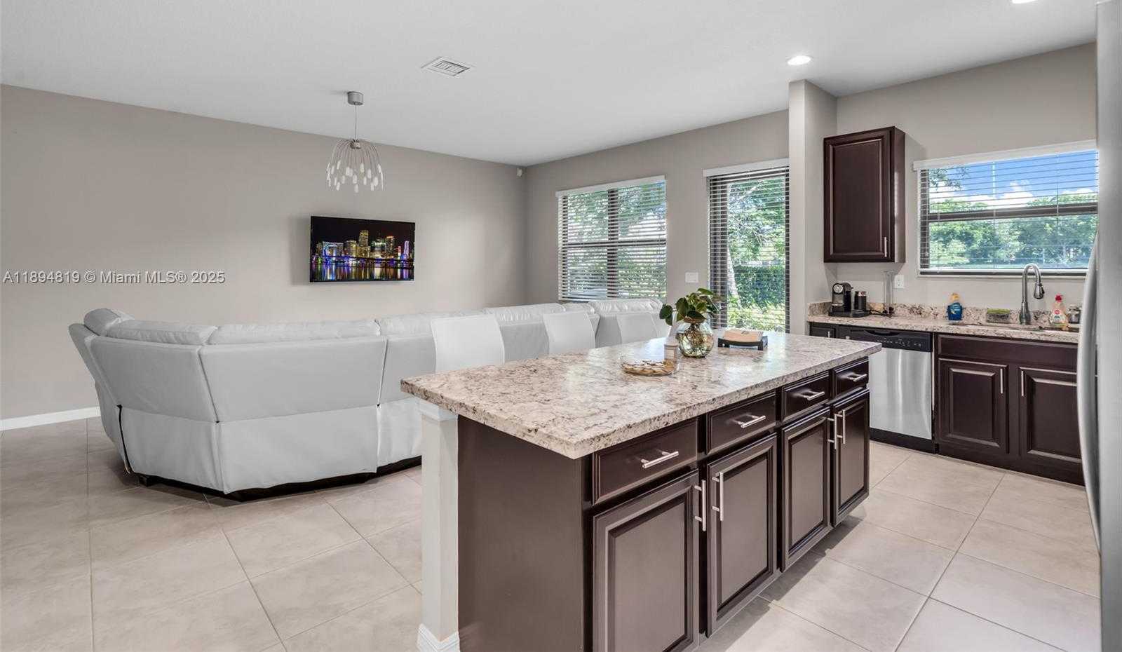 Small Image of Miami Number 50