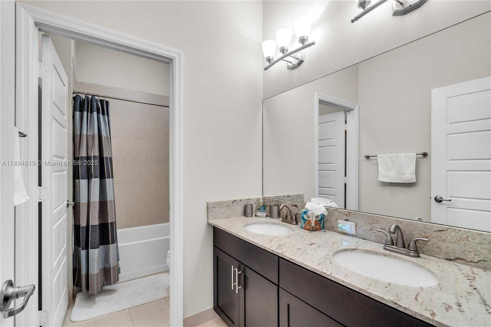 Small Image of Miami Number 54