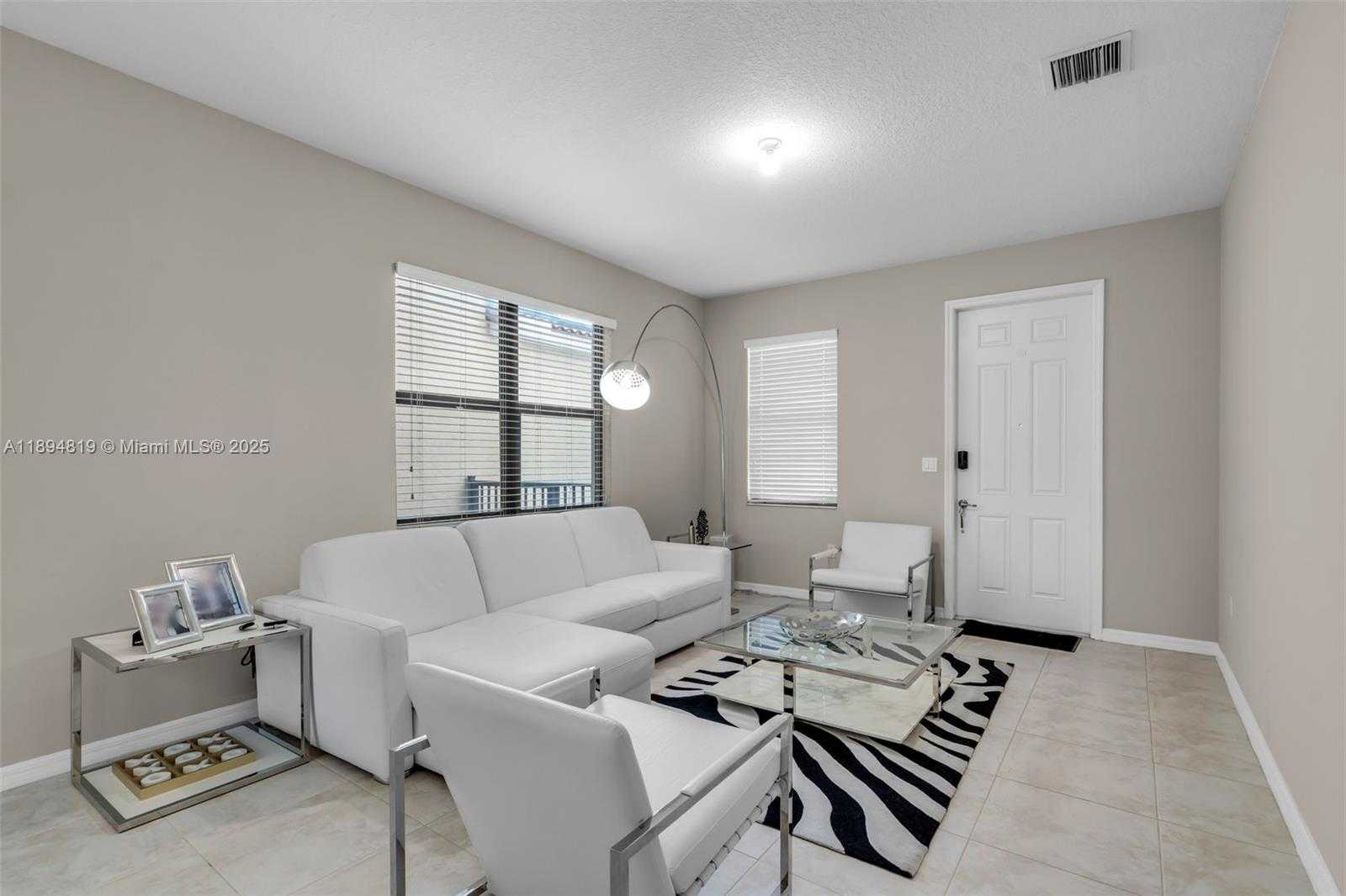 Small Image of Miami Number 77