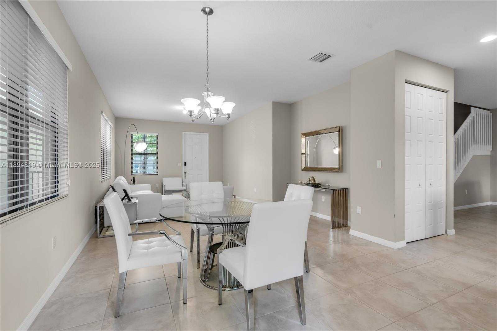 Small Image of Miami Number 86