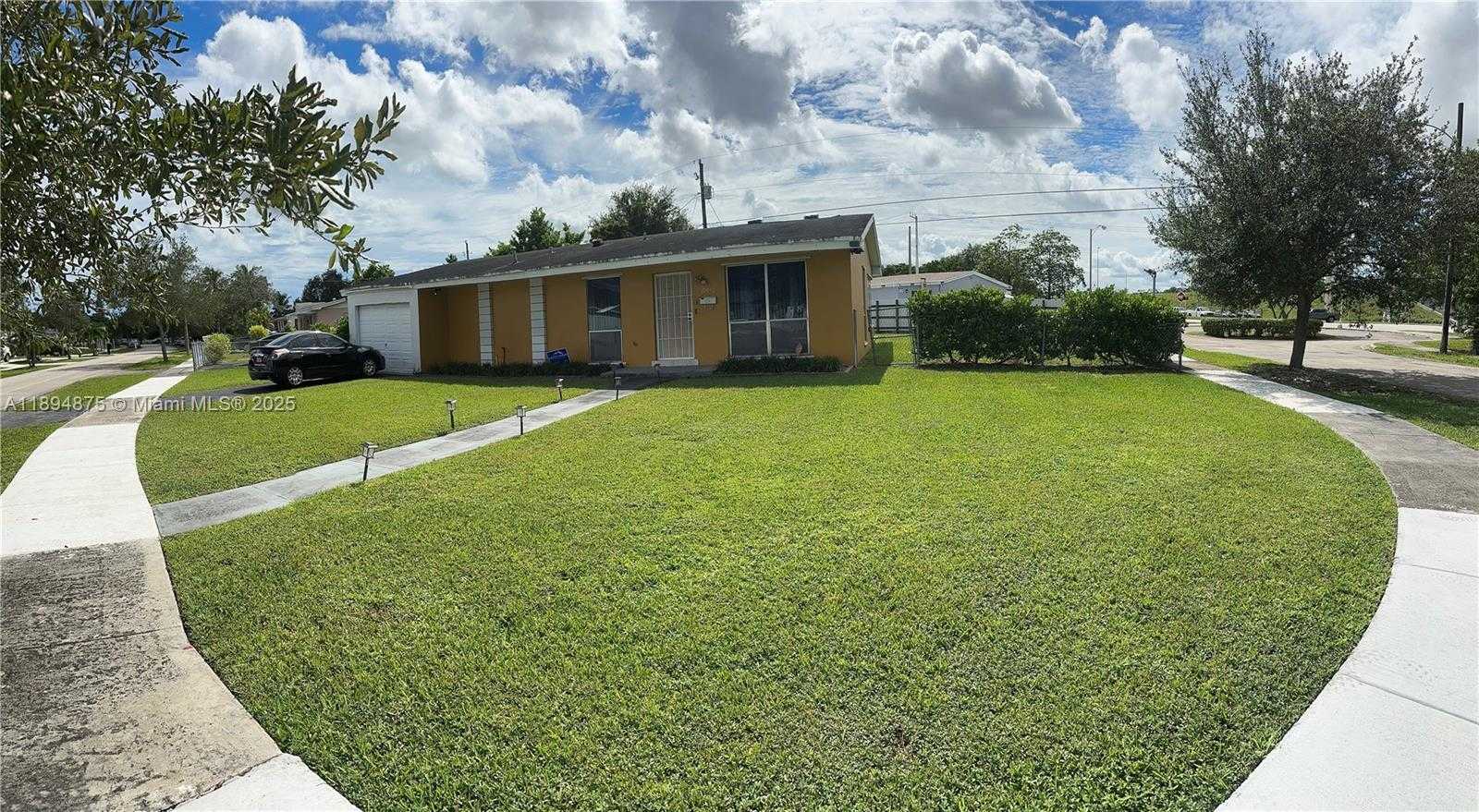 Small Image of 10610 SOUTH WEST 204TH TER, Cutler Bay Number 2