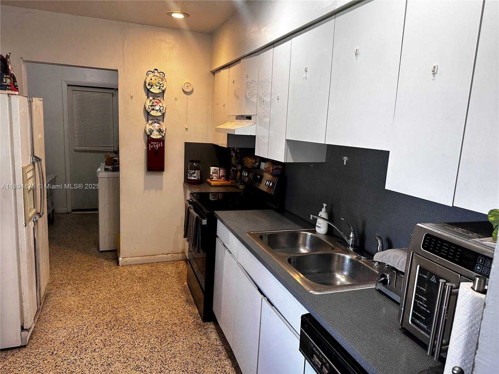 Small Image of 10610 SOUTH WEST 204TH TER, Cutler Bay Number 5