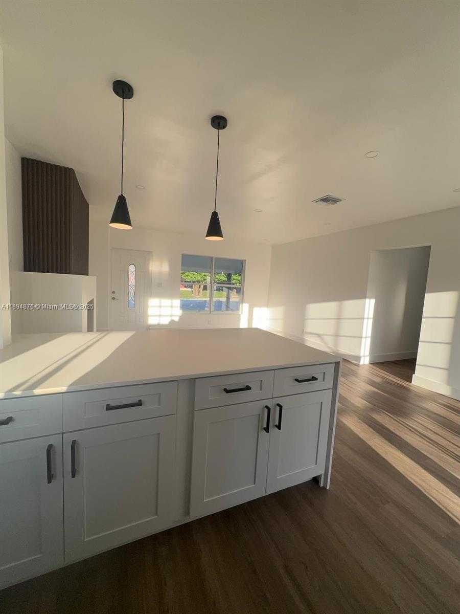 Small Image of 2411 SOUTH WEST 50TH TER, Fort Lauderdale Number 10