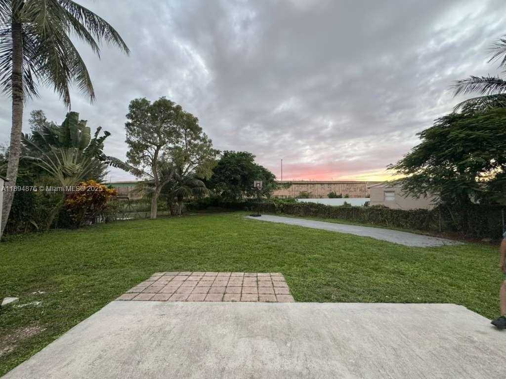 Small Image of 2411 SOUTH WEST 50TH TER, Fort Lauderdale Number 3
