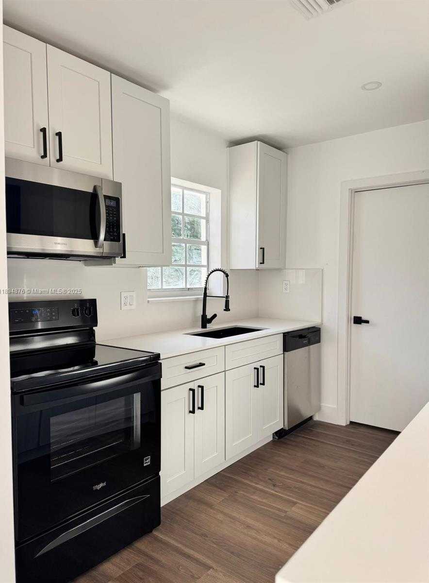 Small Image of 2411 SOUTH WEST 50TH TER, Fort Lauderdale Number 8
