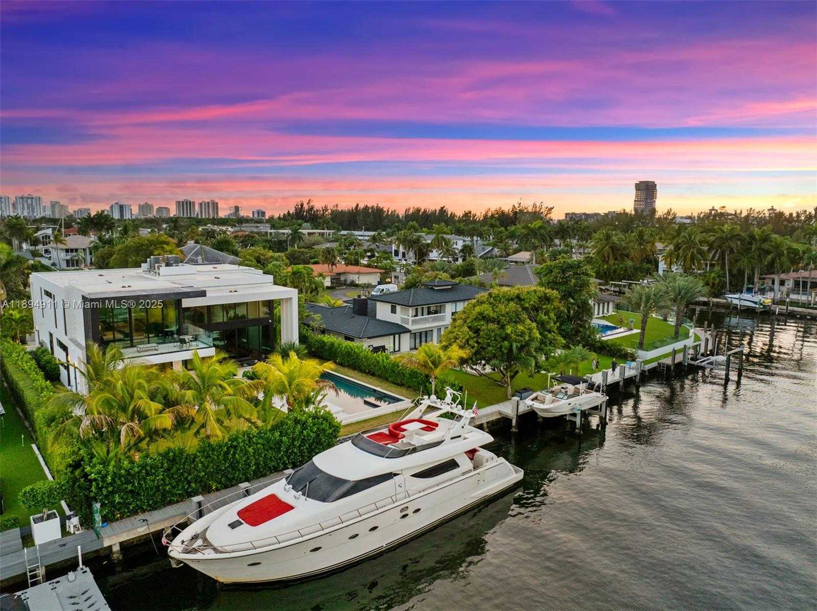 Small Image of 478 TAMARIND DR, Hallandale Beach Number 2