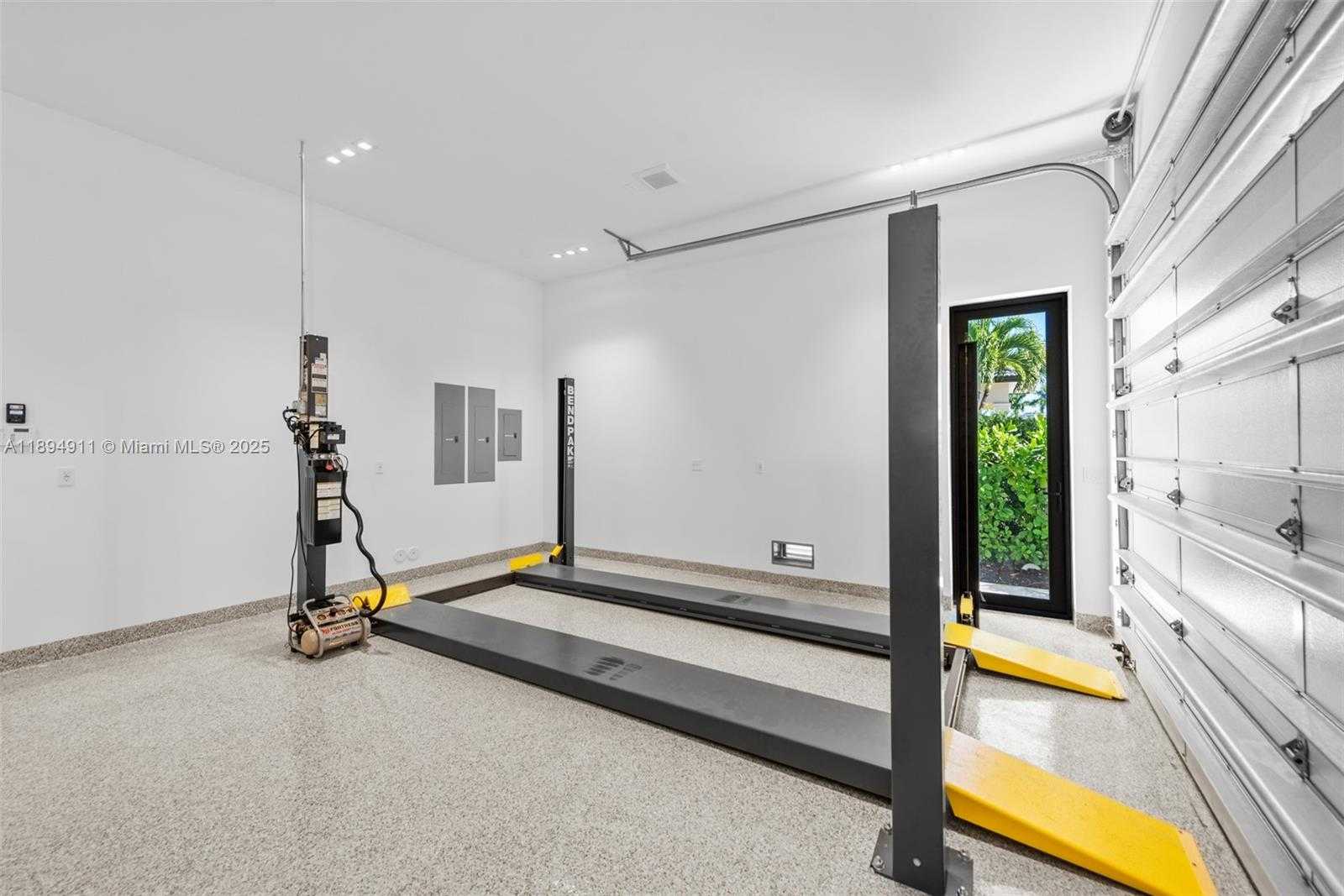 Small Image of 478 TAMARIND DR, Hallandale Beach Number 27