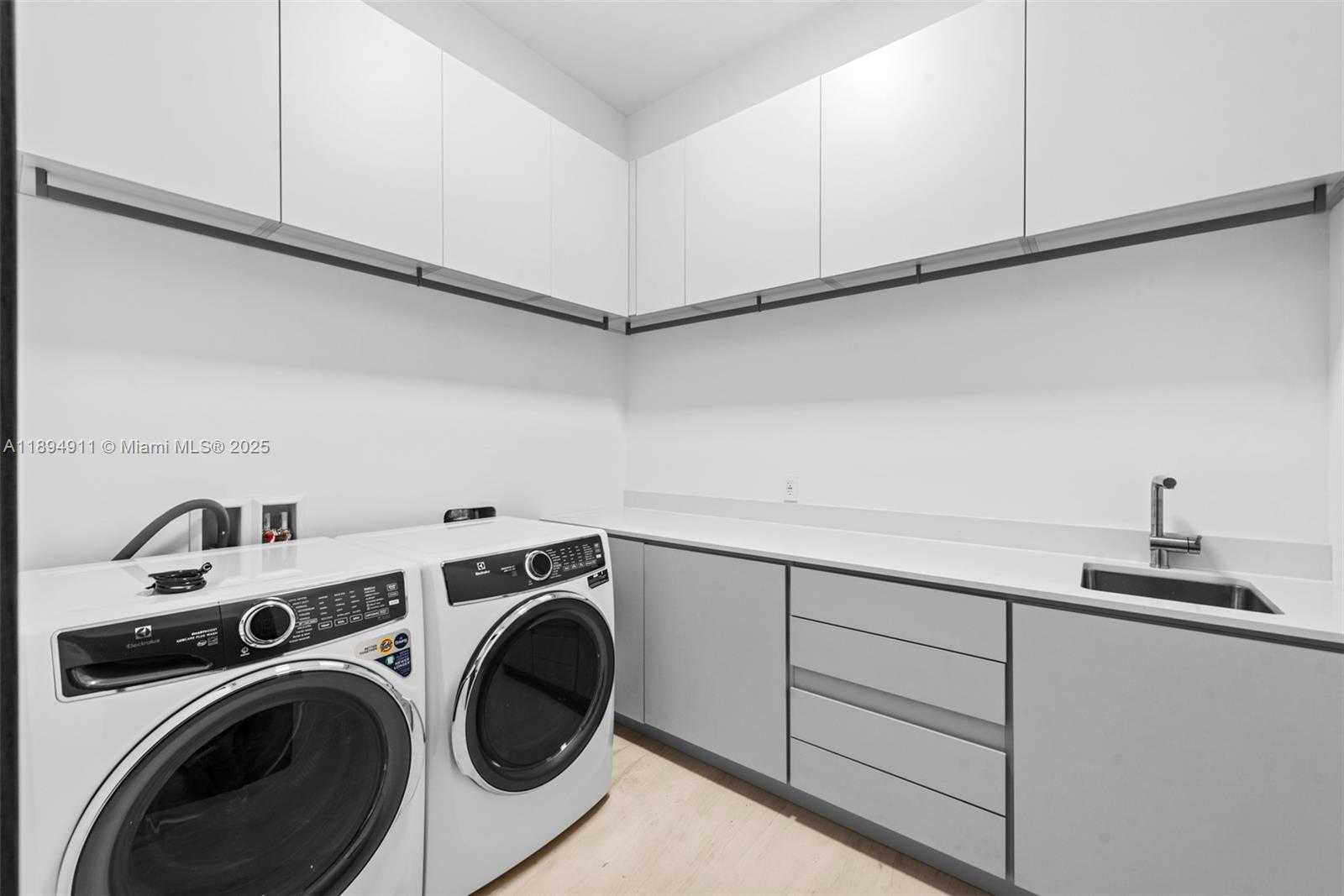 Small Image of 478 TAMARIND DR, Hallandale Beach Number 28