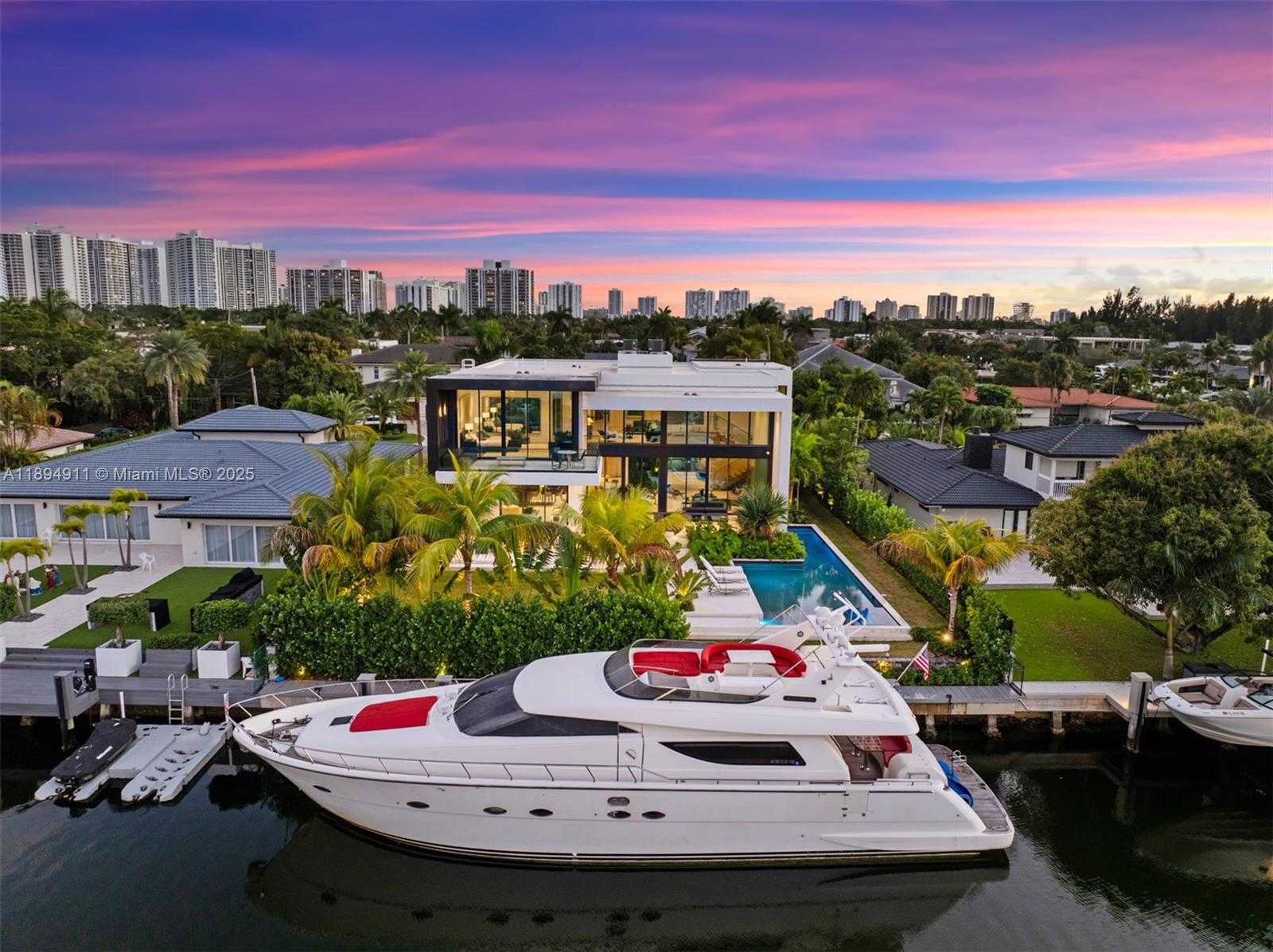 Small Image of 478 TAMARIND DR, Hallandale Beach Number 3