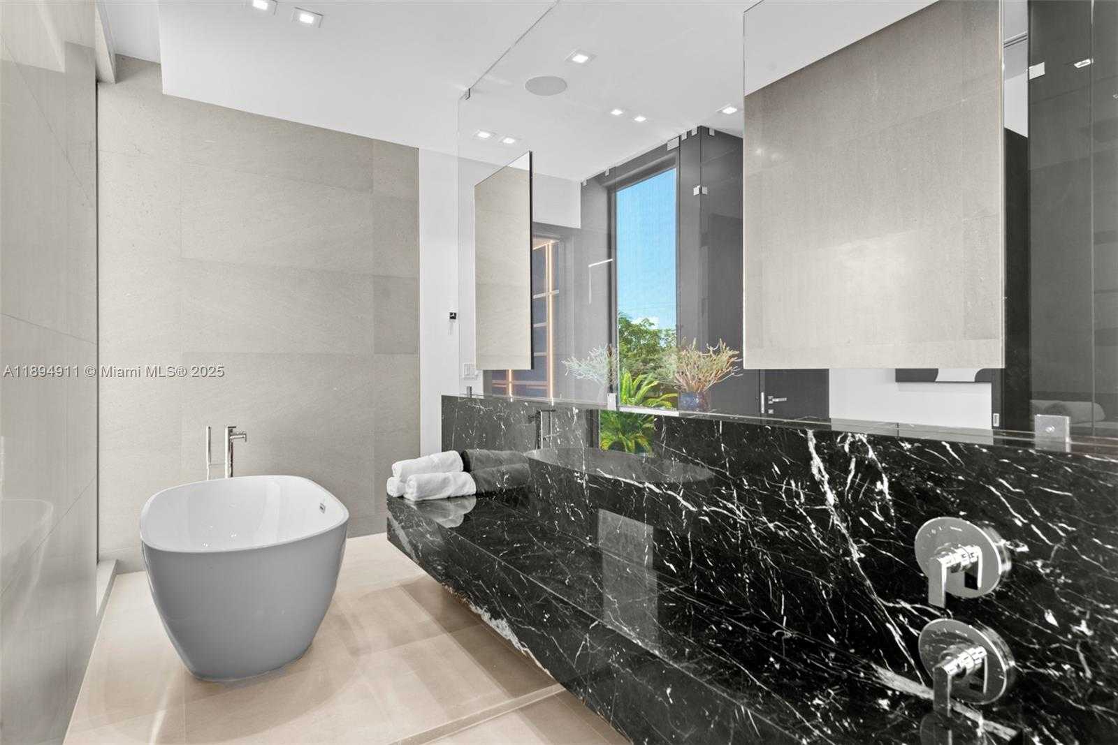 Small Image of 478 TAMARIND DR, Hallandale Beach Number 36