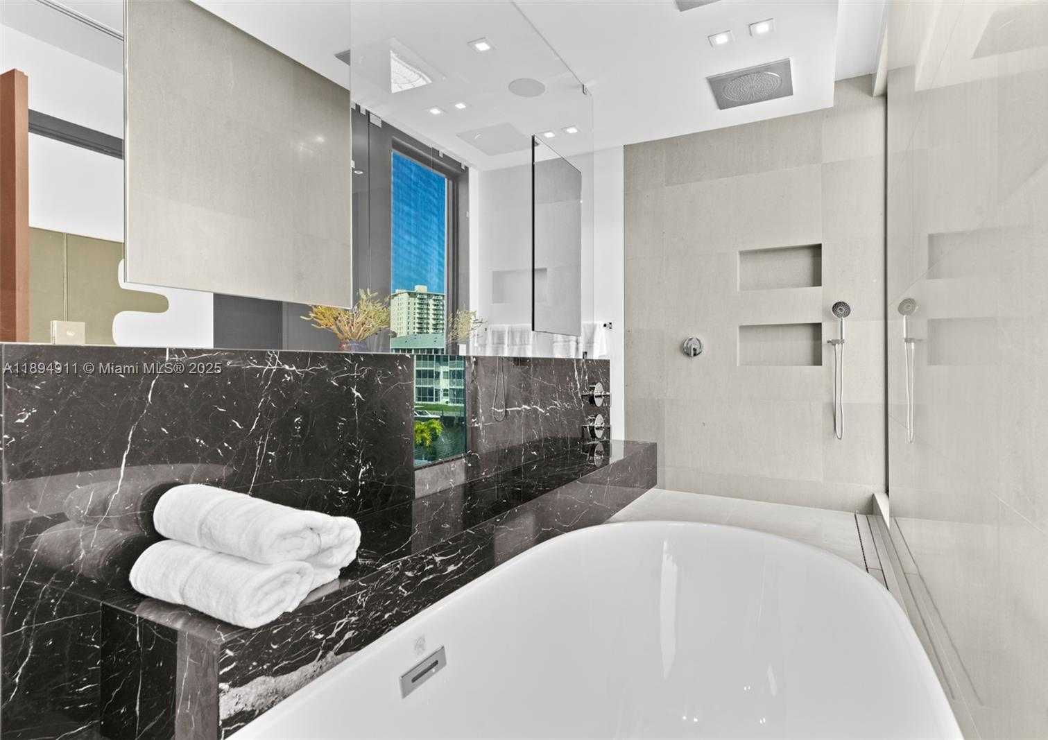Small Image of 478 TAMARIND DR, Hallandale Beach Number 37