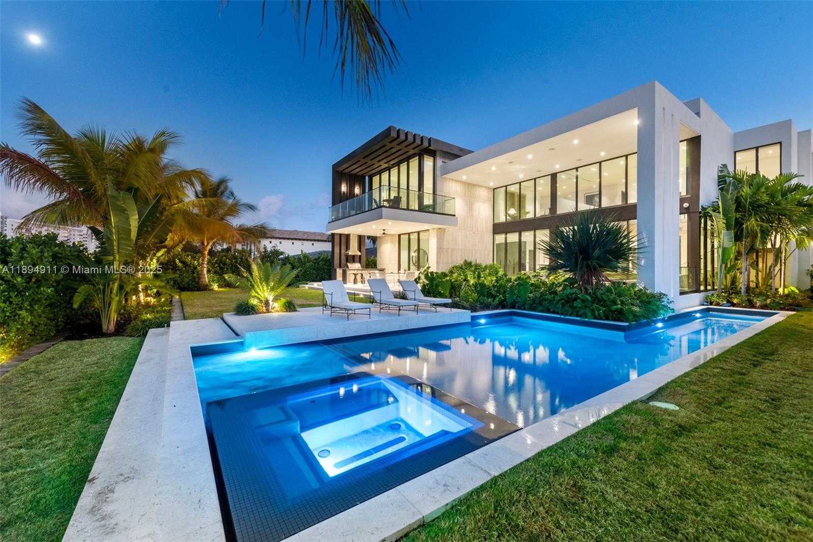 Small Image of 478 TAMARIND DR, Hallandale Beach Number 4