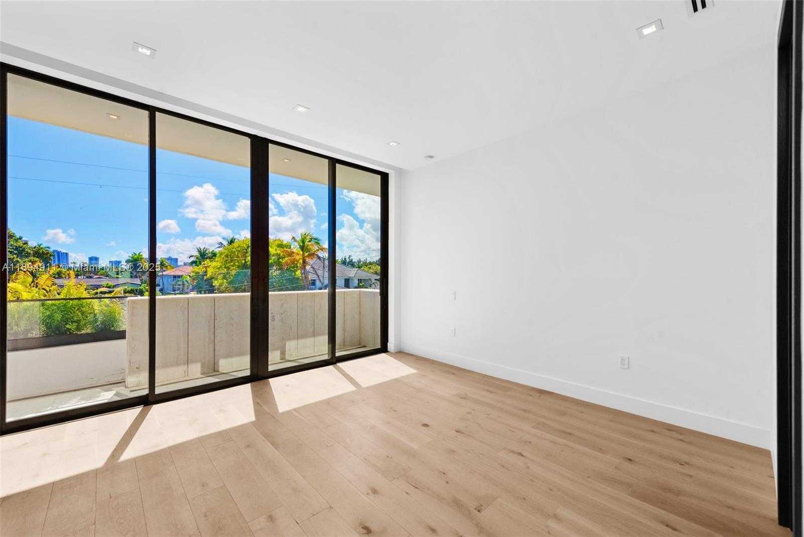 Small Image of 478 TAMARIND DR, Hallandale Beach Number 42