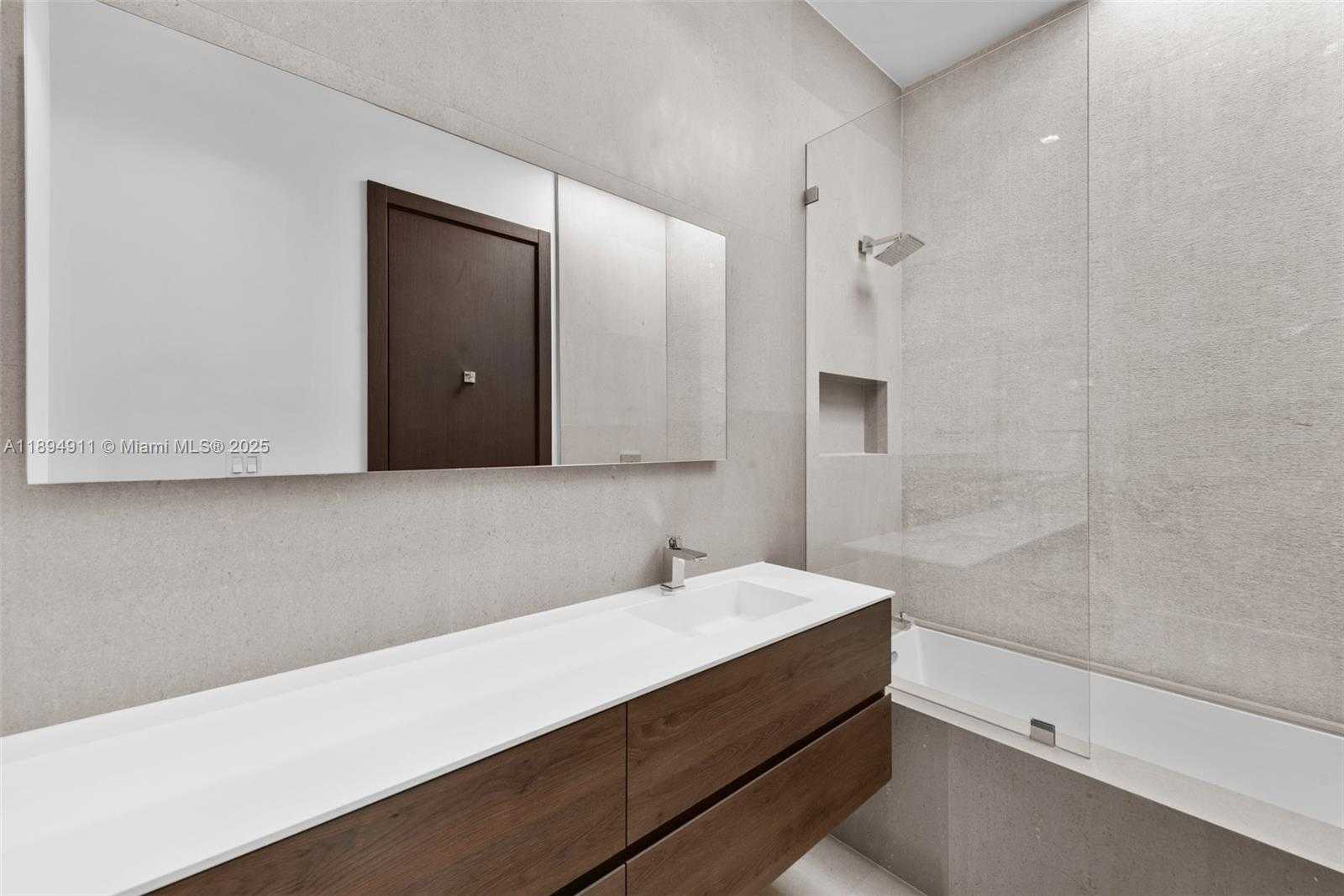 Small Image of 478 TAMARIND DR, Hallandale Beach Number 44