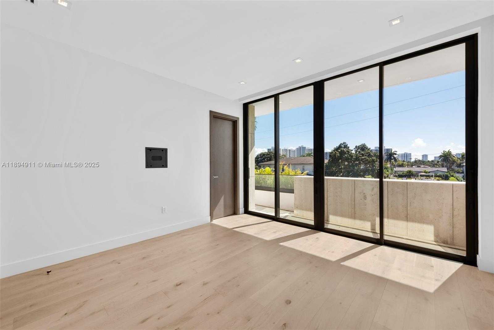 Small Image of 478 TAMARIND DR, Hallandale Beach Number 45