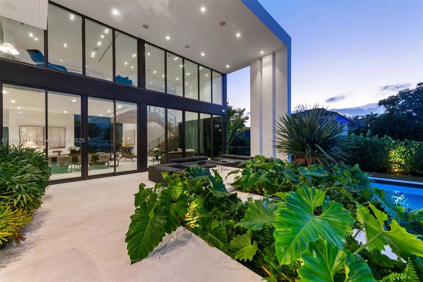 Small Image of 478 TAMARIND DR, Hallandale Beach Number 58