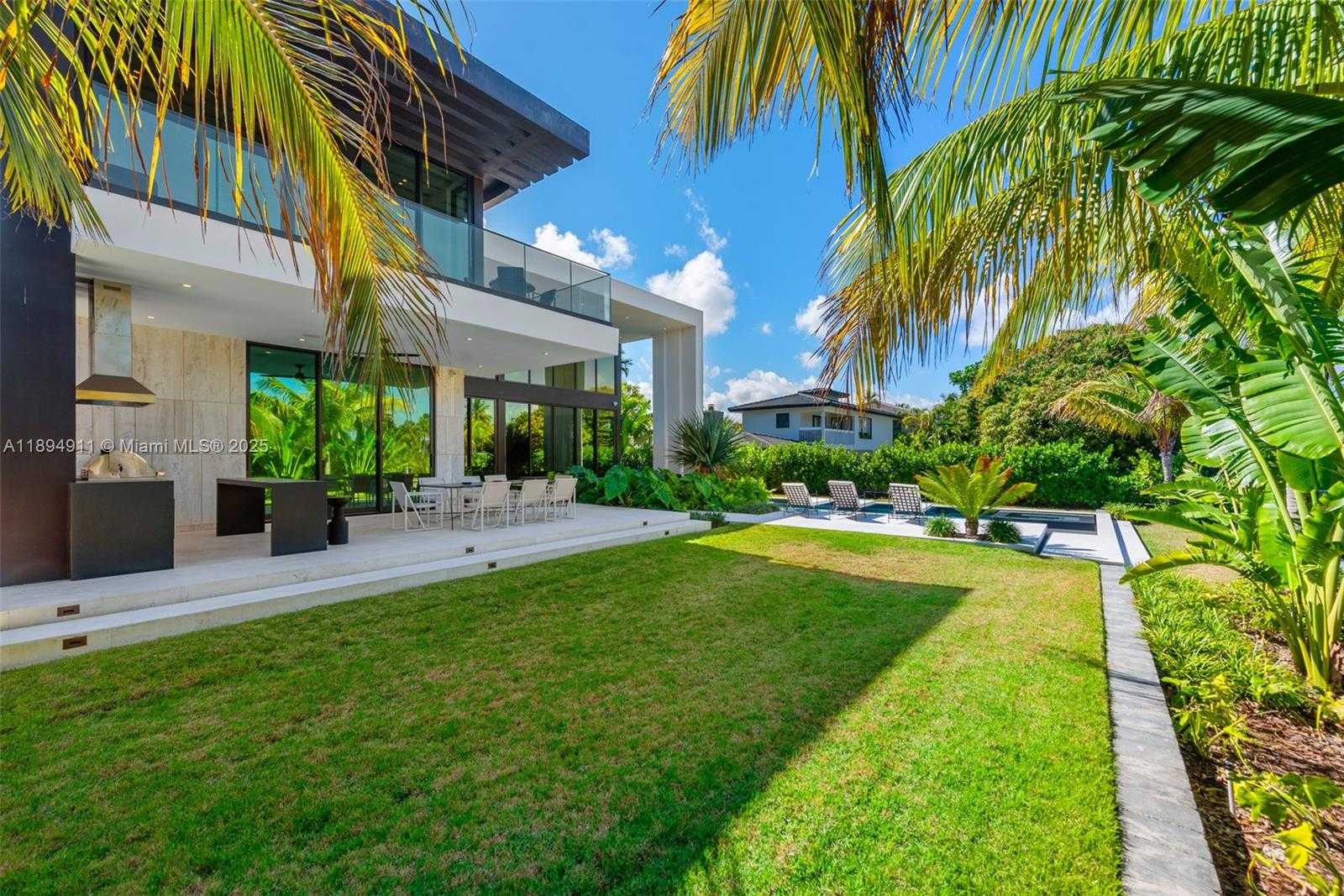 Small Image of 478 TAMARIND DR, Hallandale Beach Number 7