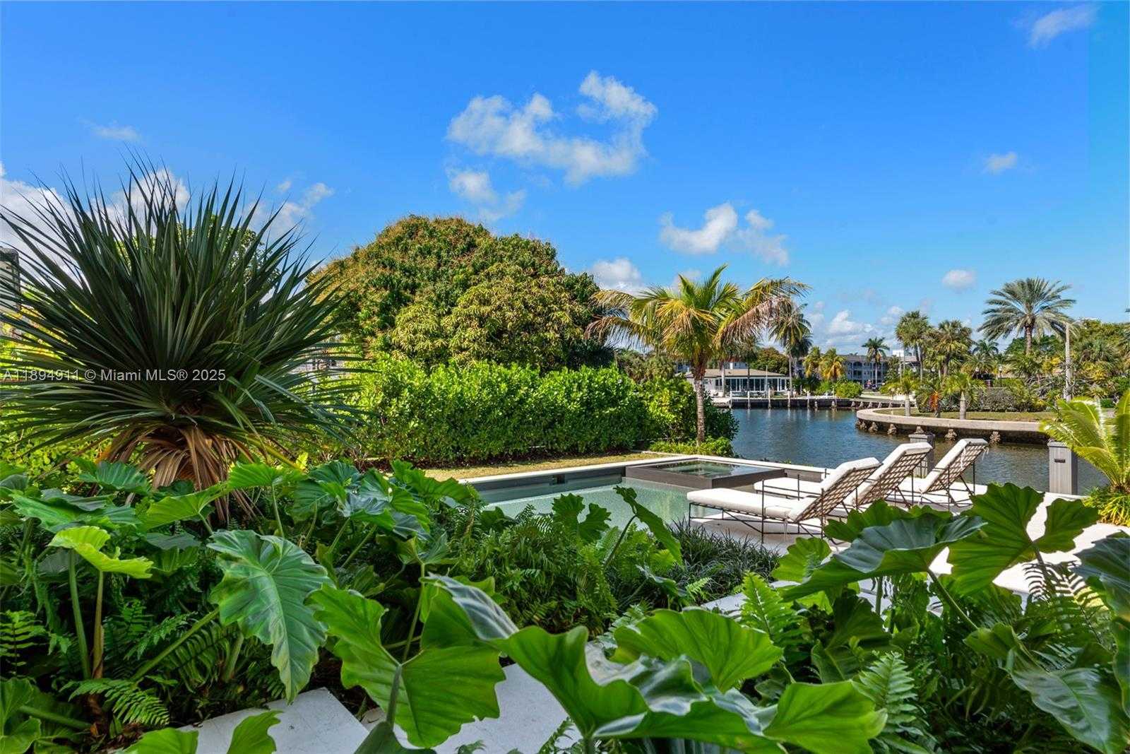 Small Image of 478 TAMARIND DR, Hallandale Beach Number 8
