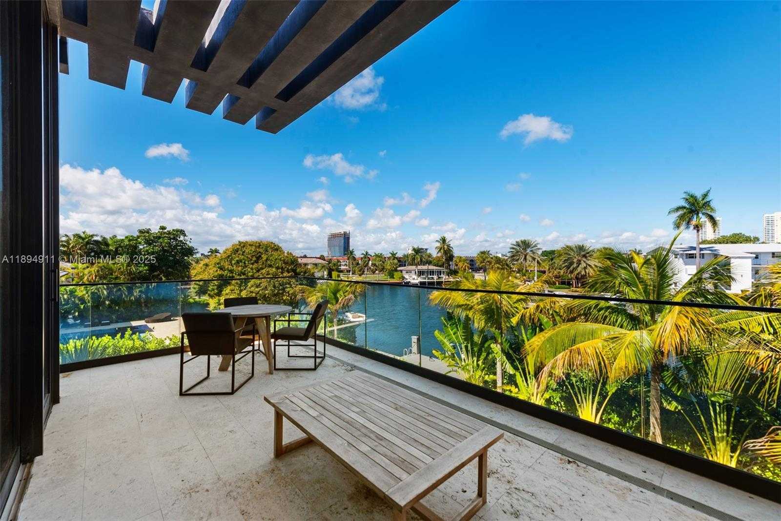 Small Image of 478 TAMARIND DR, Hallandale Beach Number 9