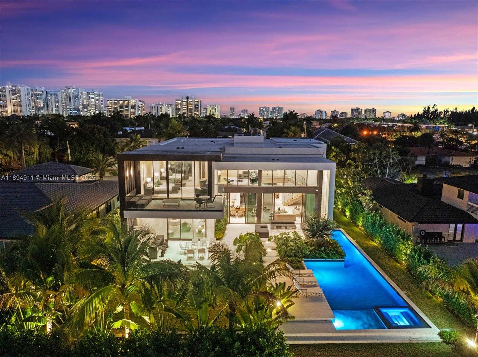 Small Image of 478 TAMARIND DR, Hallandale Beach Number 96