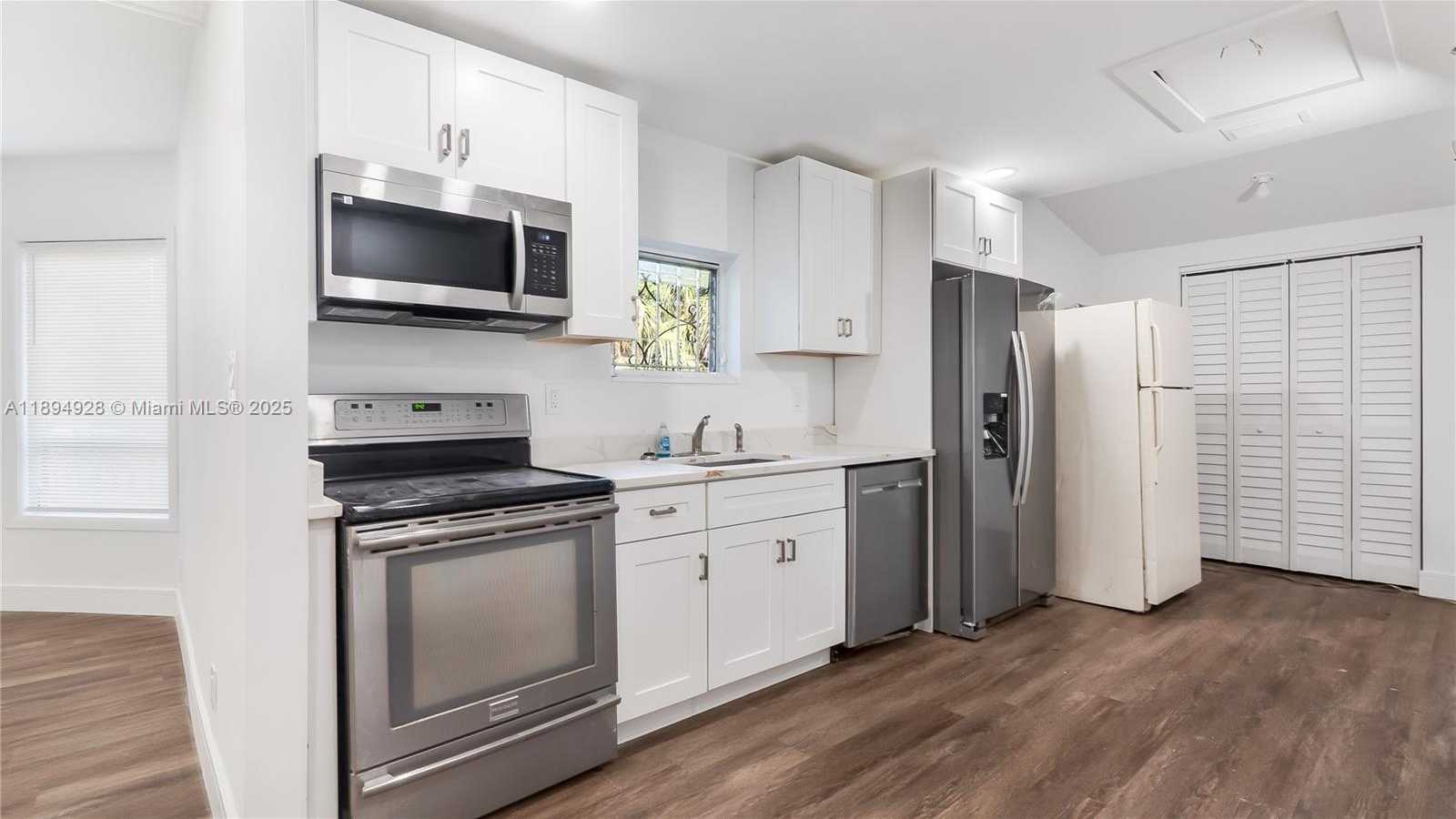 Small Image of 223 SOUTH WEST 1ST CT, Pompano Beach Number 10