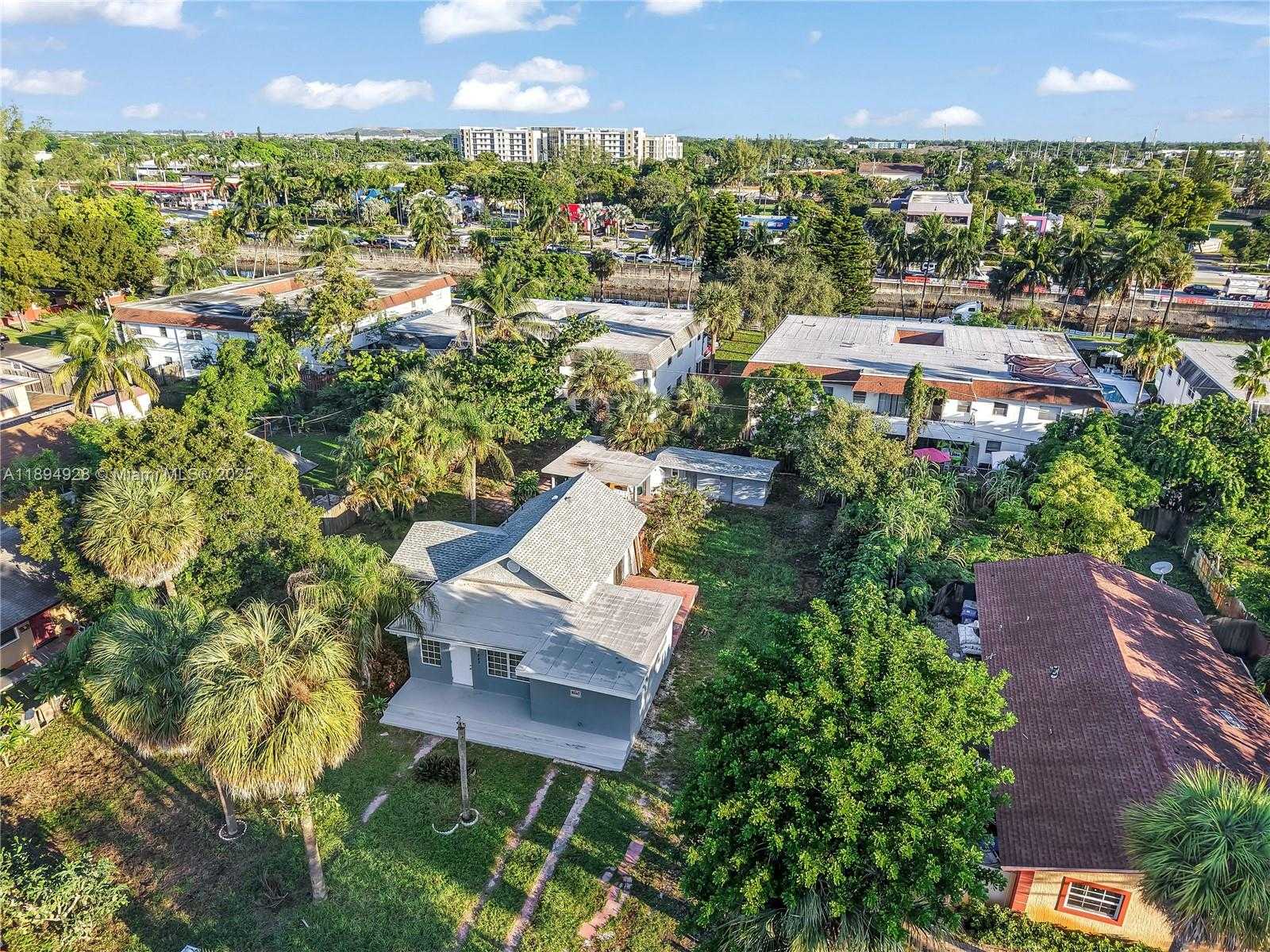 Small Image of 223 SOUTH WEST 1ST CT, Pompano Beach Number 3