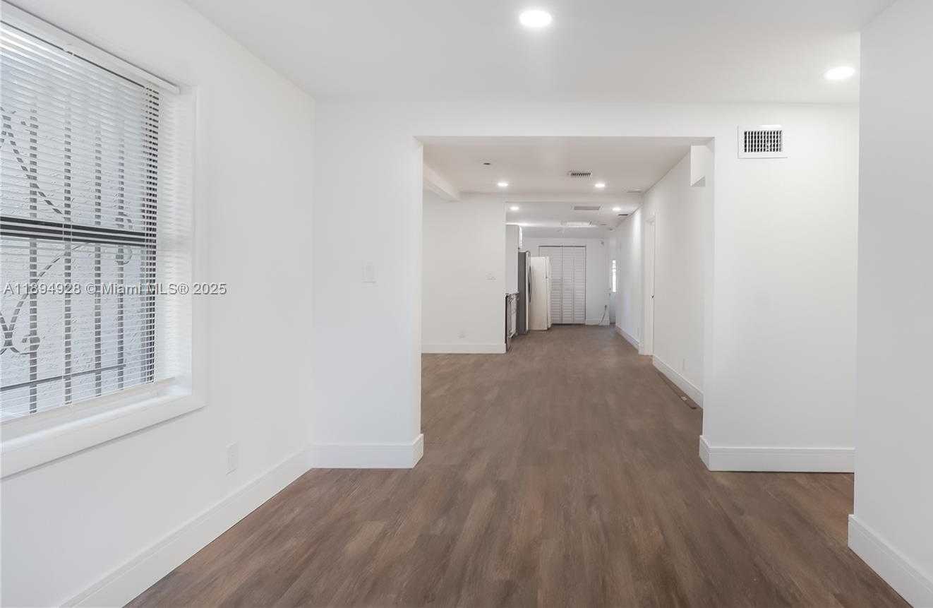 Small Image of 223 SOUTH WEST 1ST CT, Pompano Beach Number 5