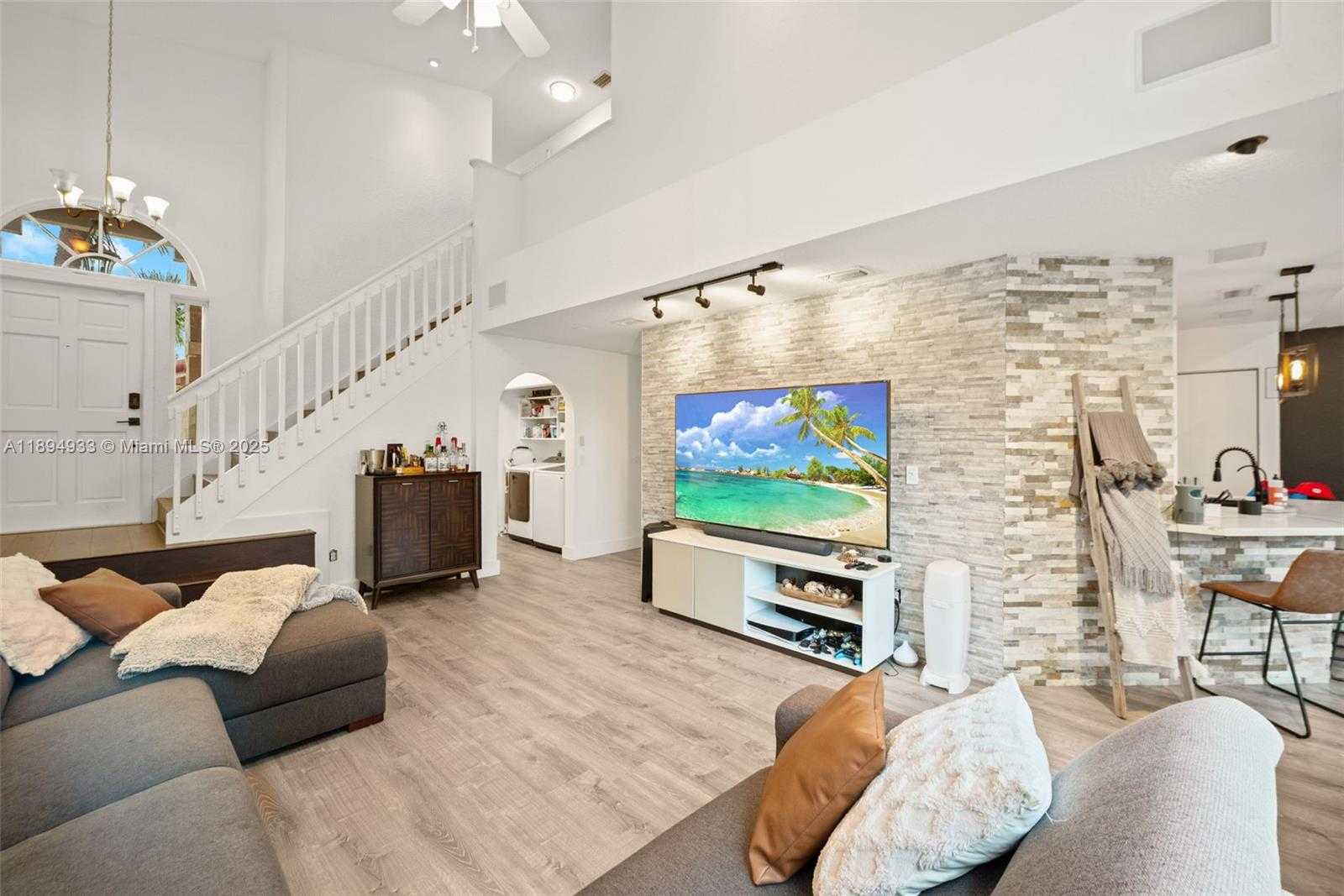 Small Image of 1611 SOUTH WEST 158TH AVE, Pembroke Pines Number 4
