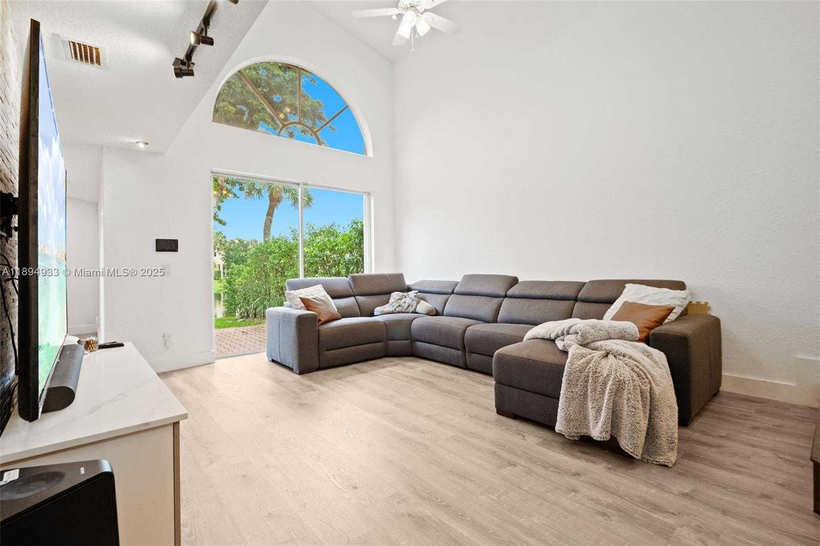 Small Image of 1611 SOUTH WEST 158TH AVE, Pembroke Pines Number 5