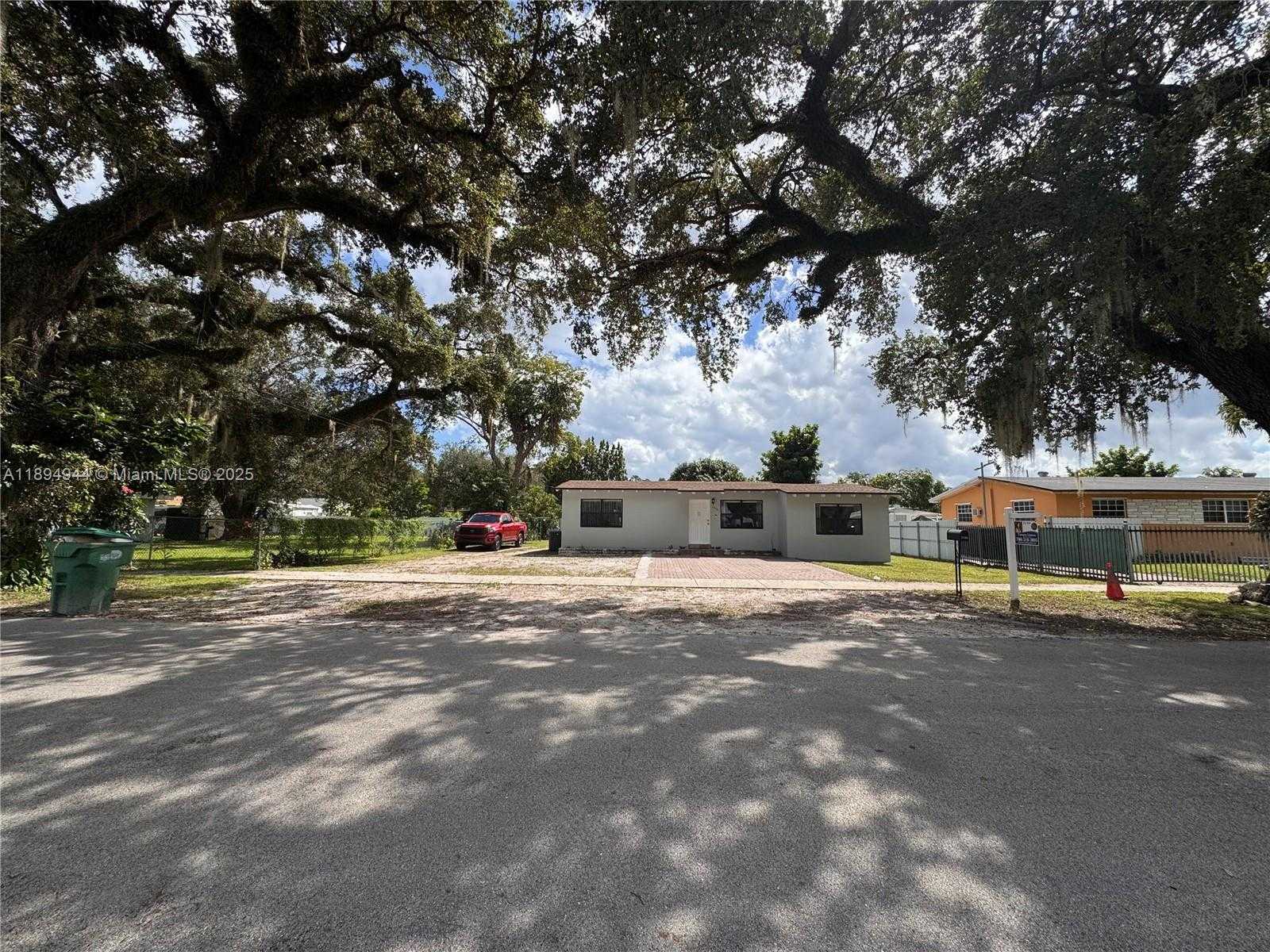Small Image of 2850 NORTH WEST 170TH ST, Miami Gardens Number 2