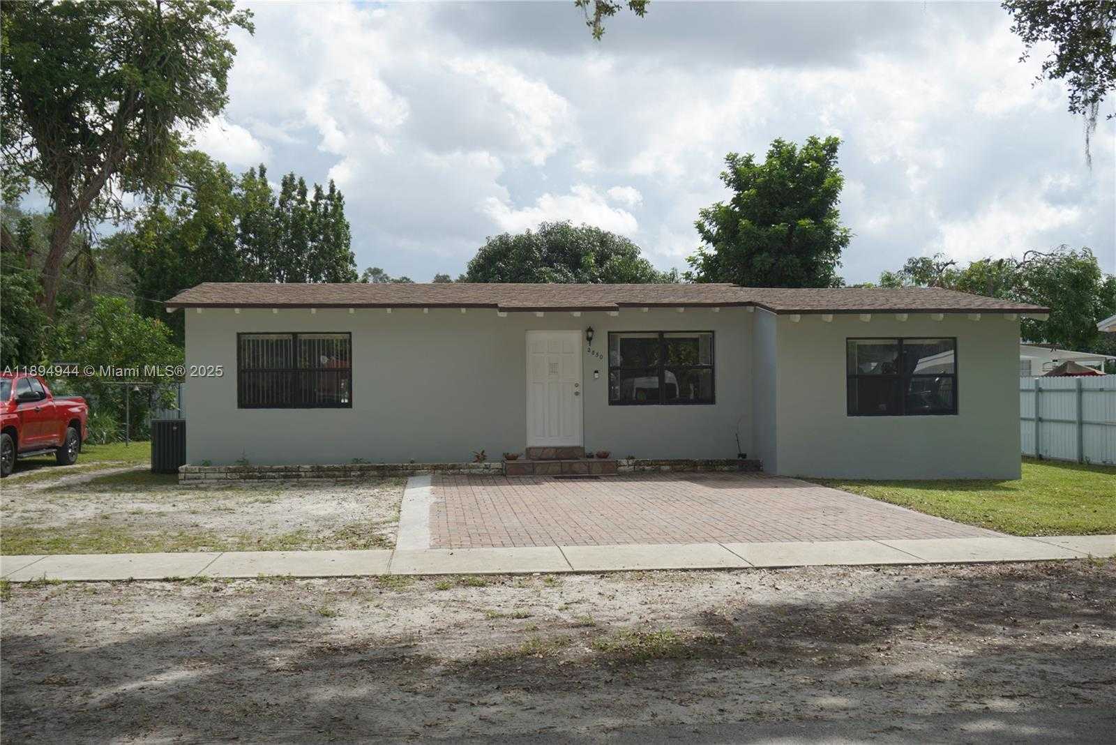 Small Image of 2850 NORTH WEST 170TH ST, Miami Gardens Number 3