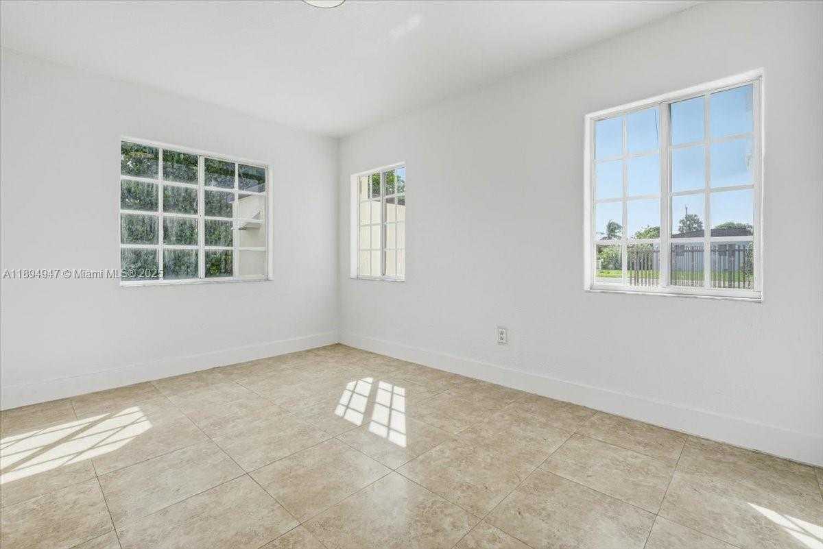 Small Image of 257 WEST 44TH ST, Hialeah Number 11
